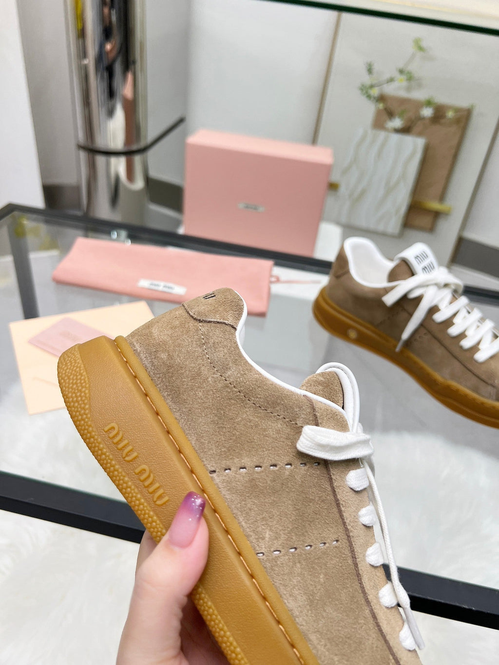 M-Sneakers