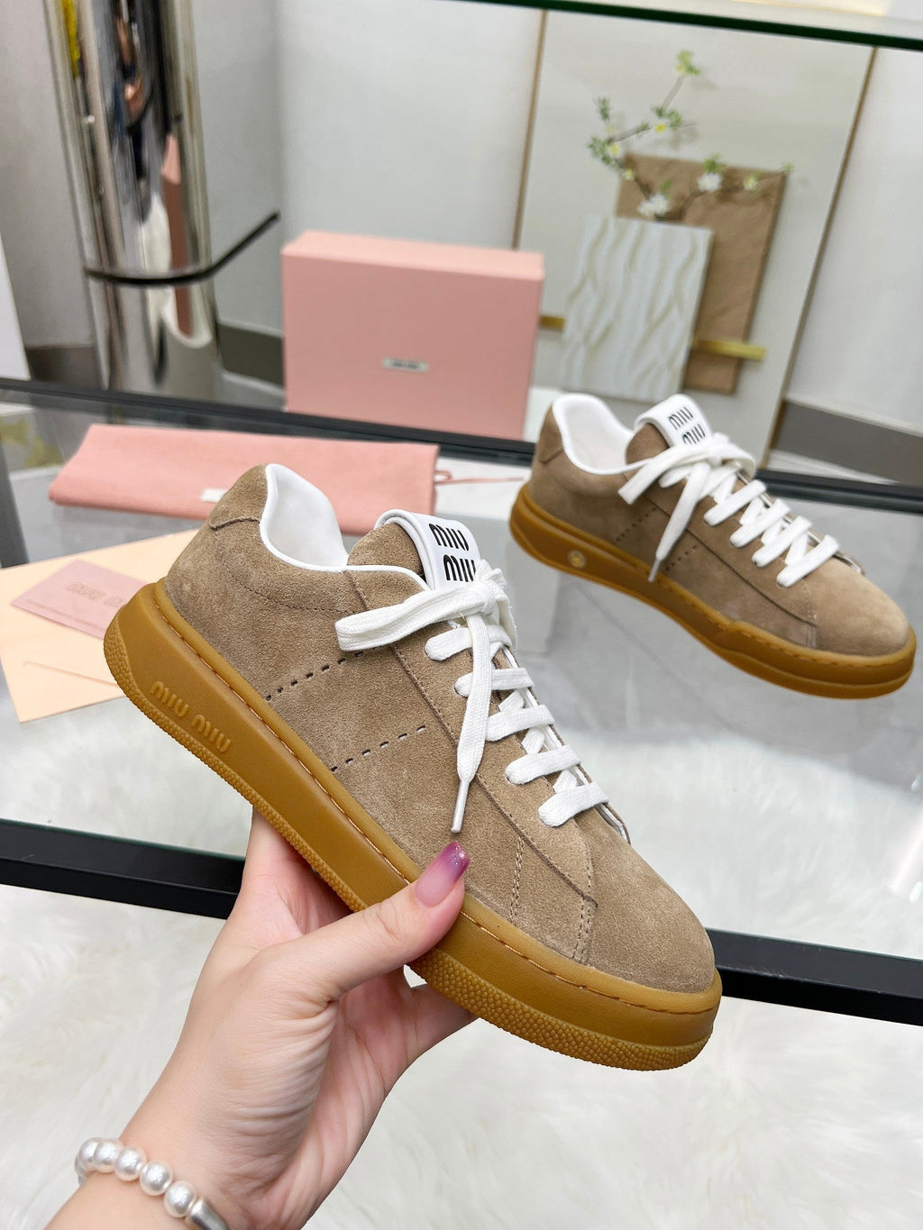 M-Sneakers
