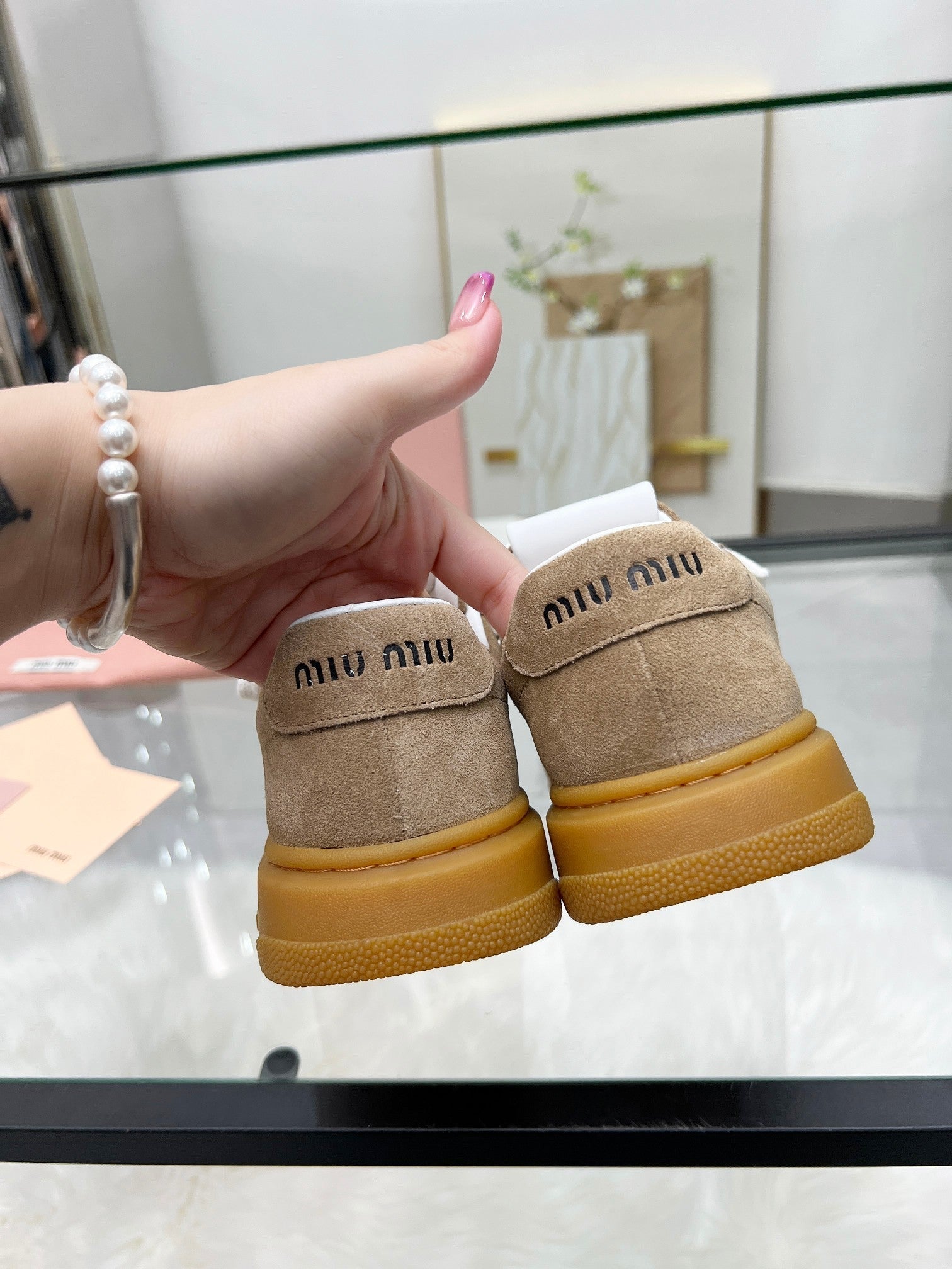 M-Sneakers