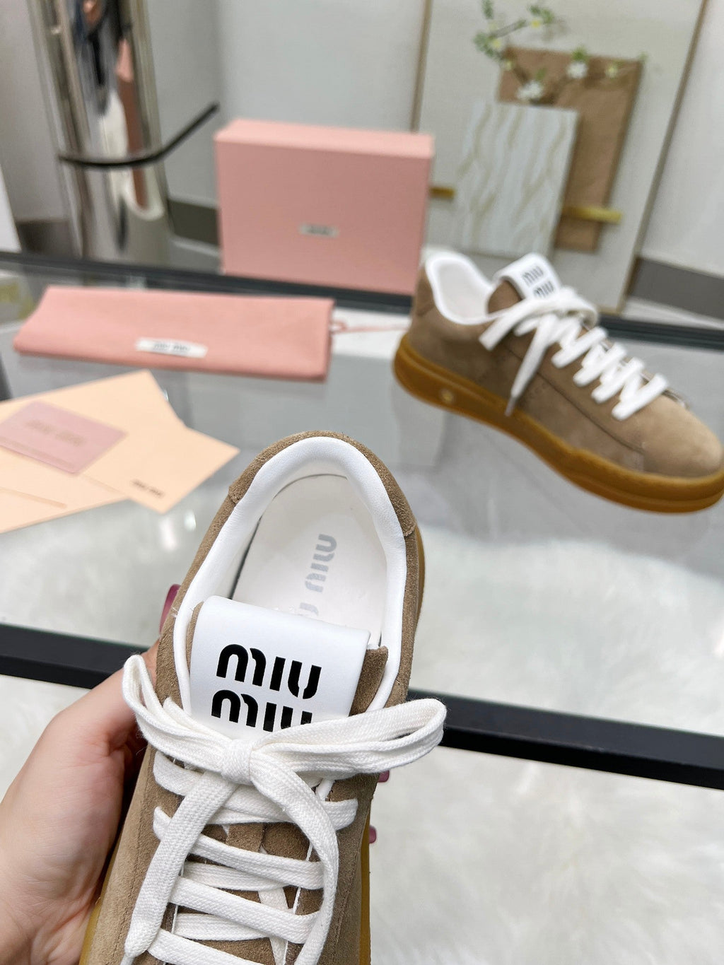 M-Sneakers