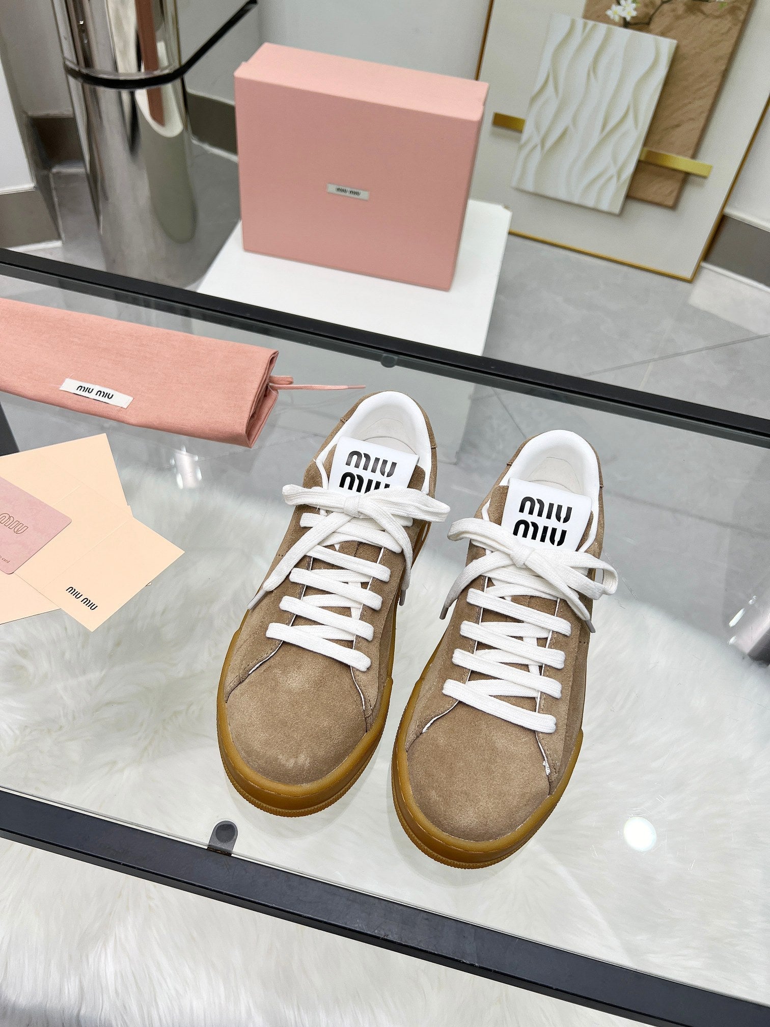 M-Sneakers