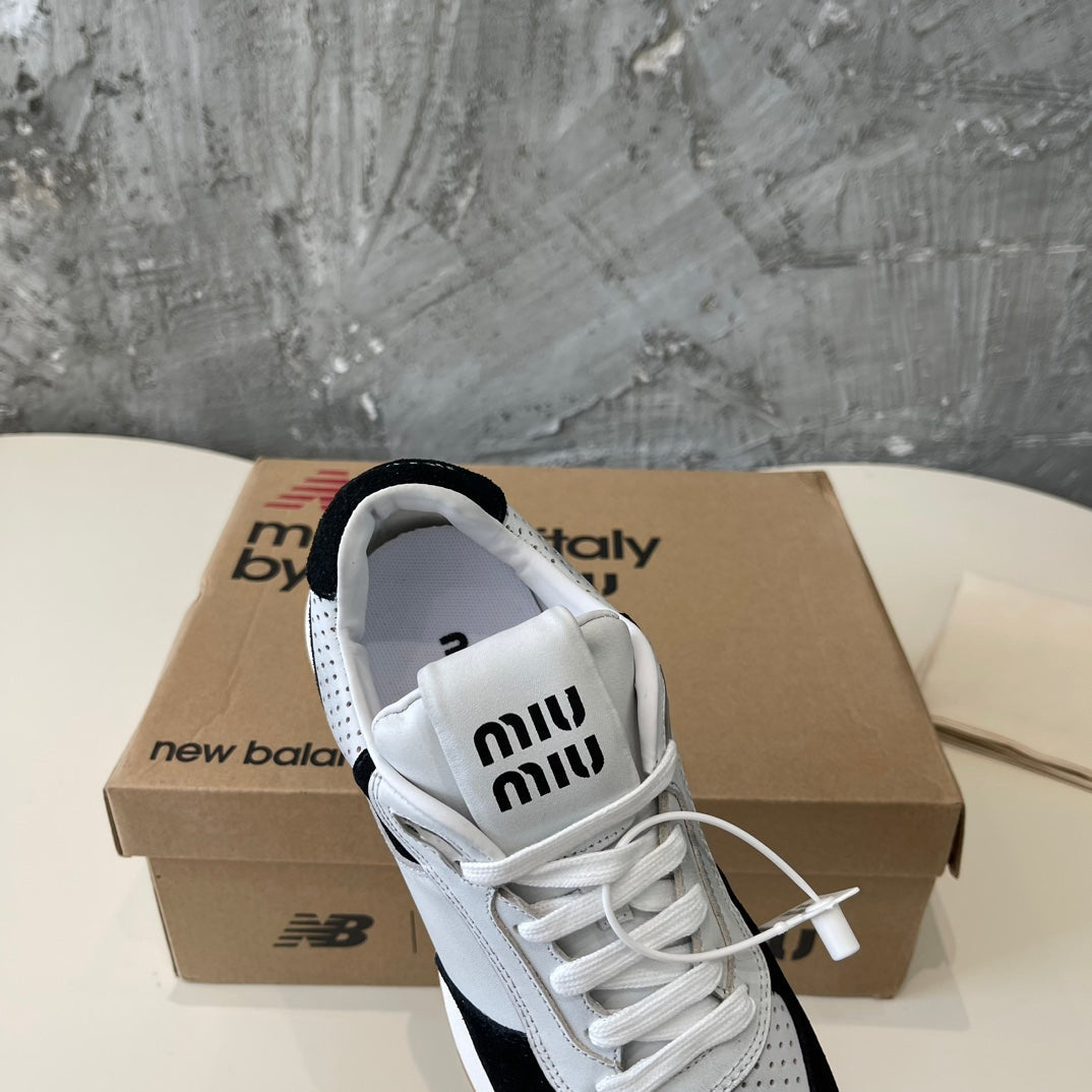 M-Sneakers
