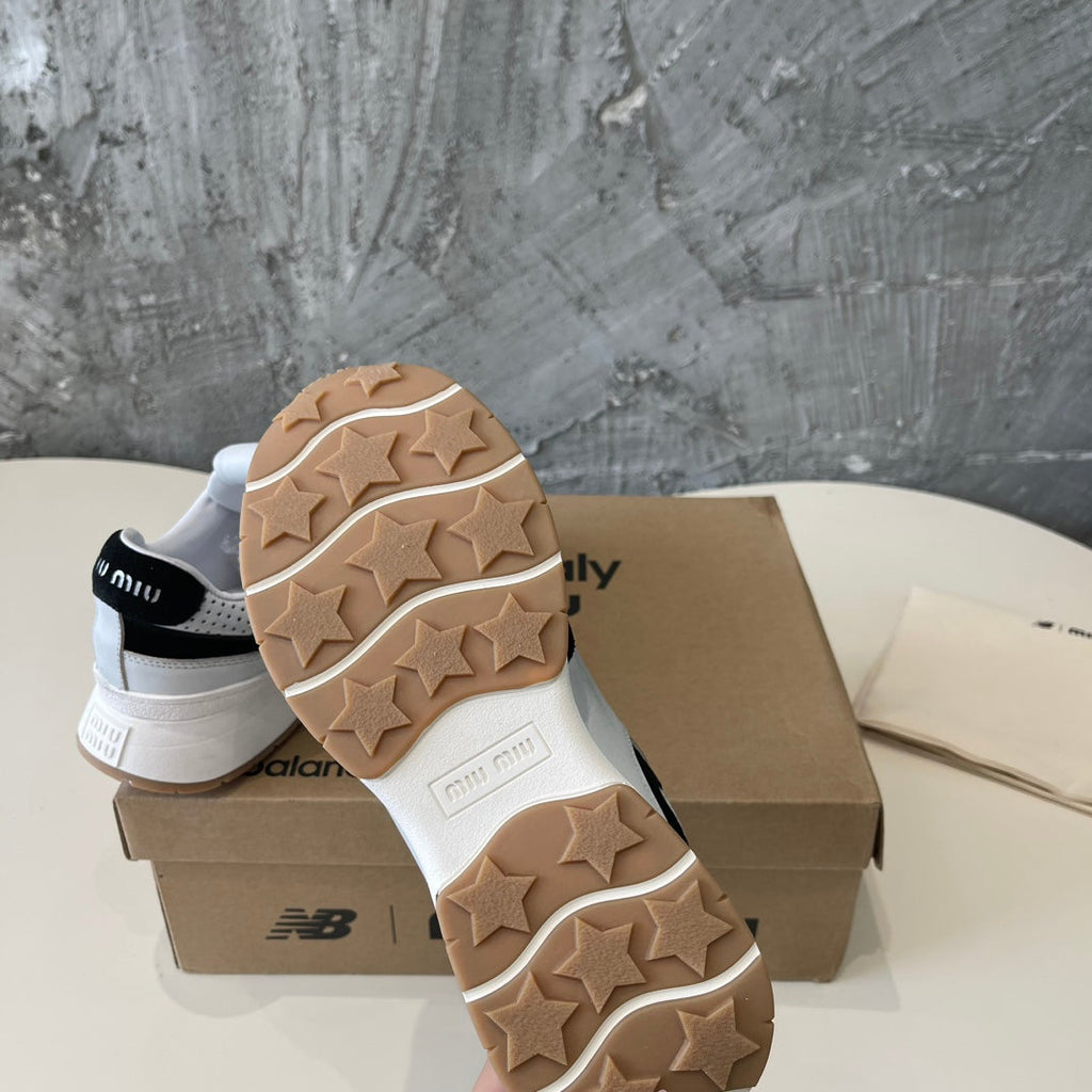 M-Sneakers