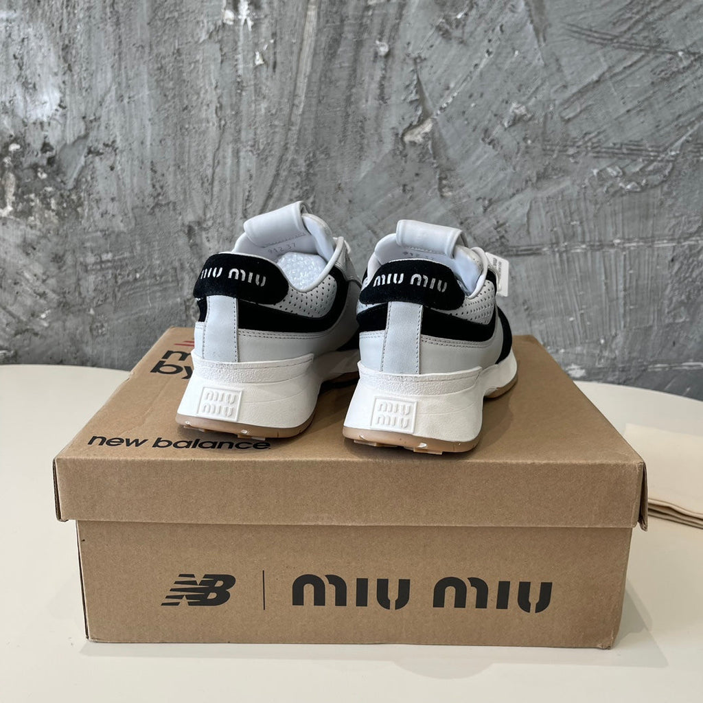 M-Sneakers