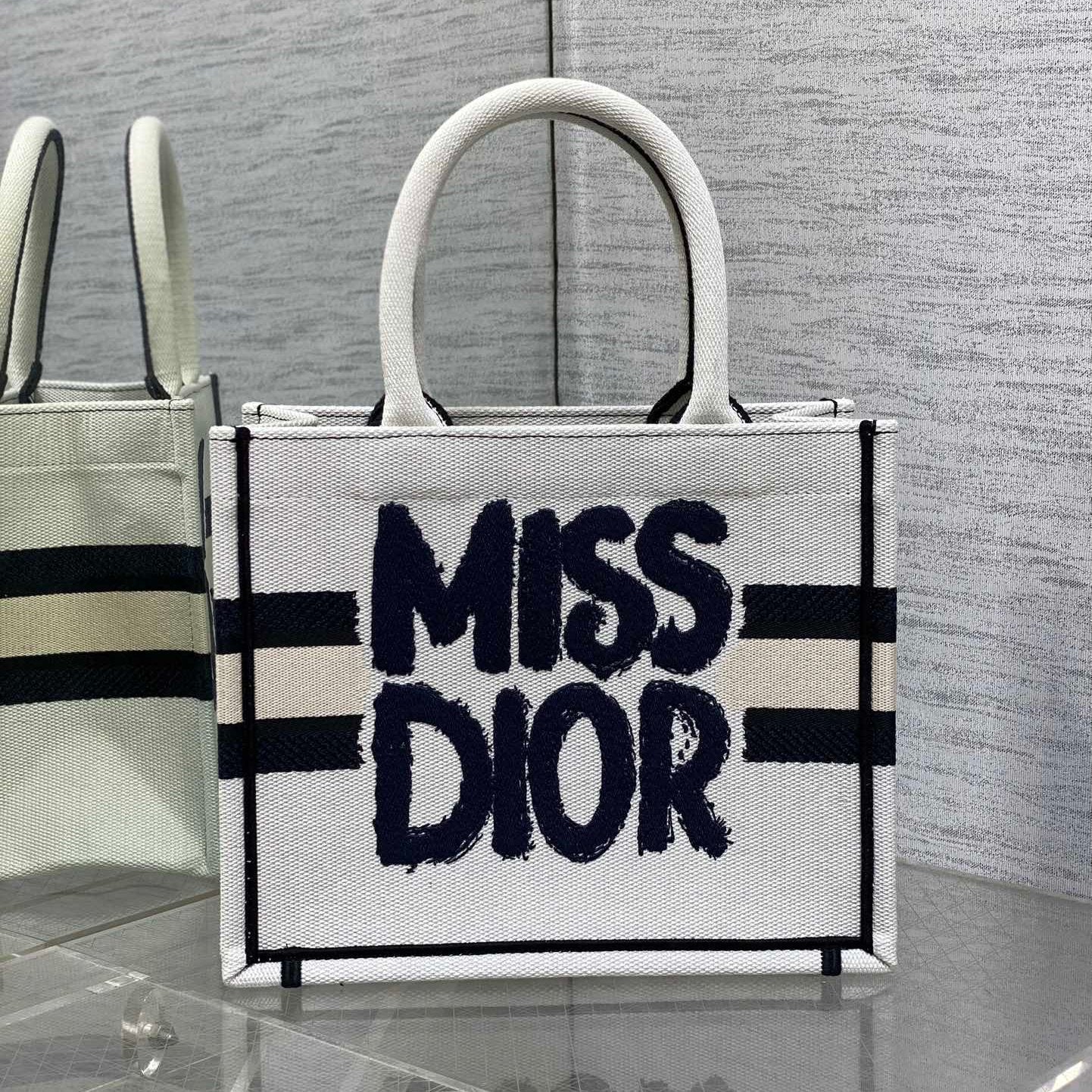 D-Book Tote