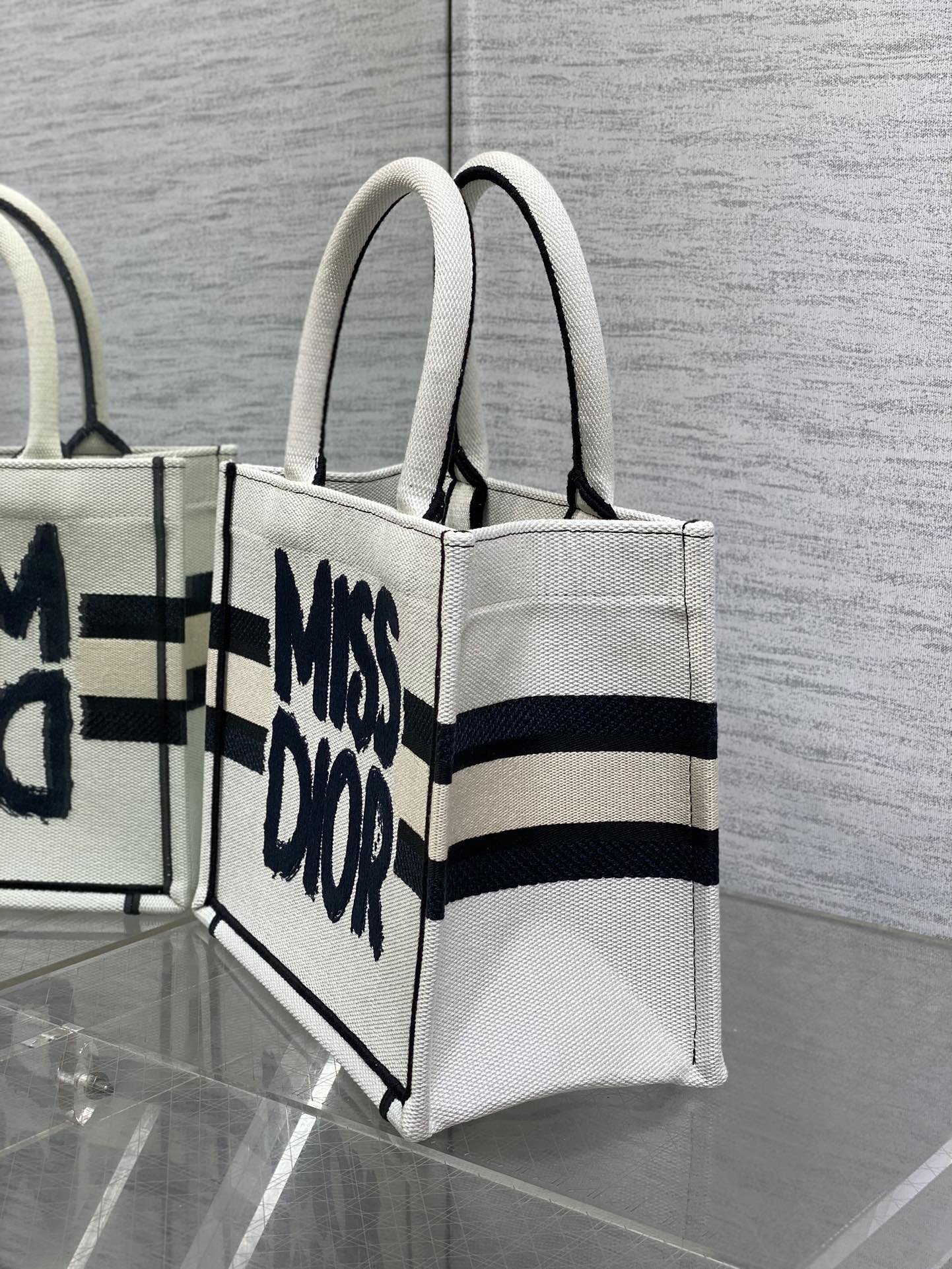 D-Book Tote