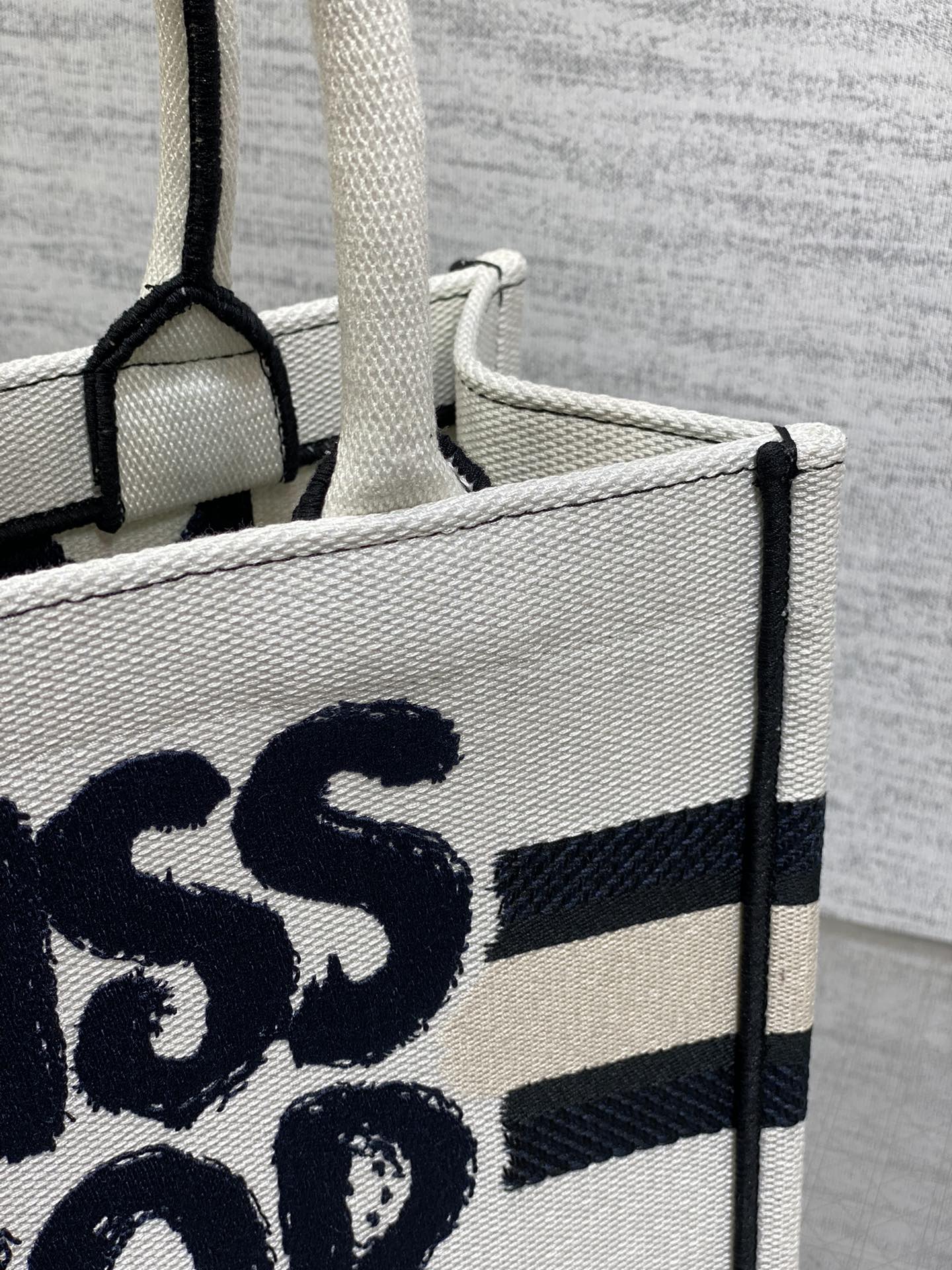 D-Book Tote