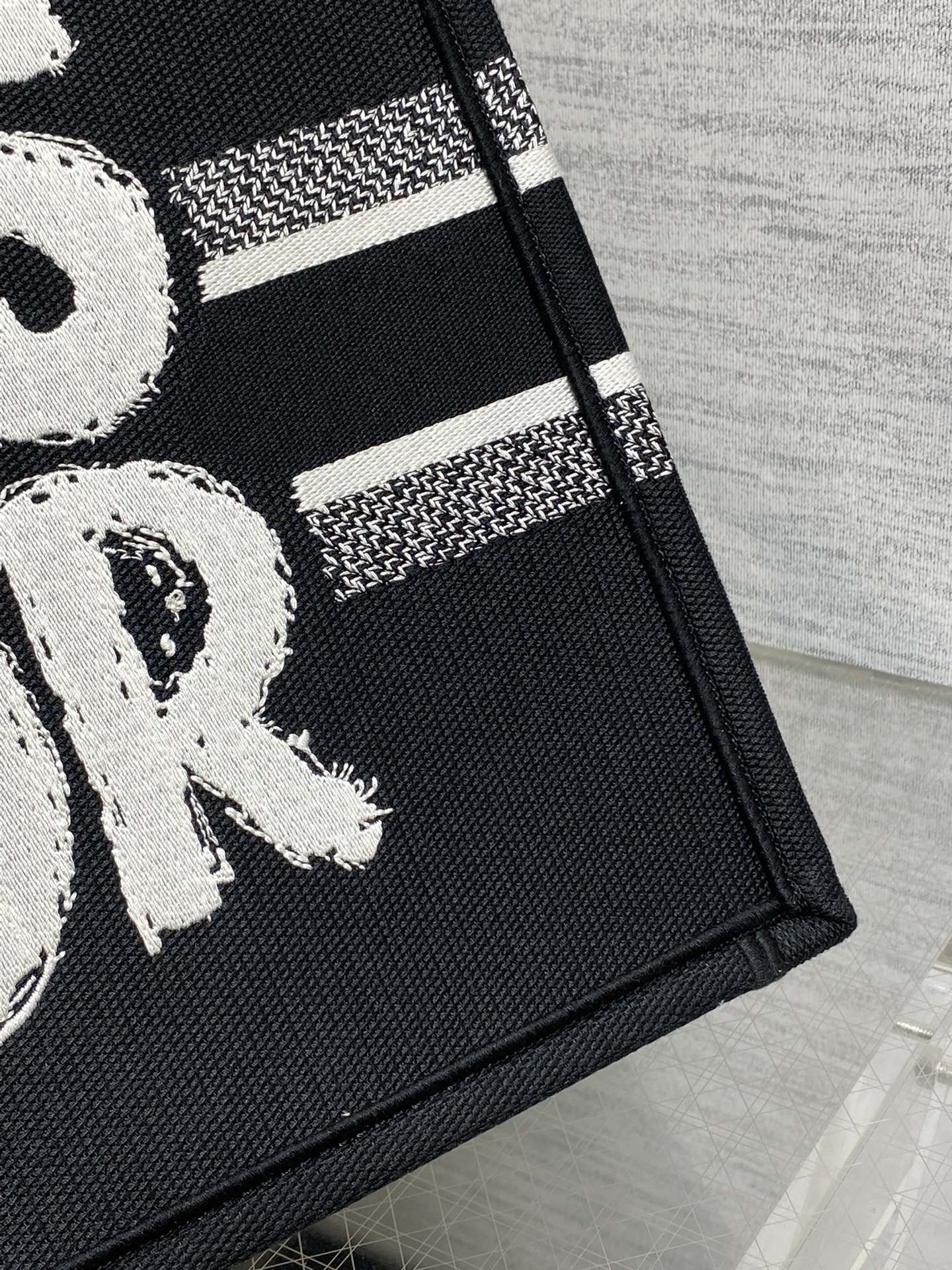 D-Book Tote