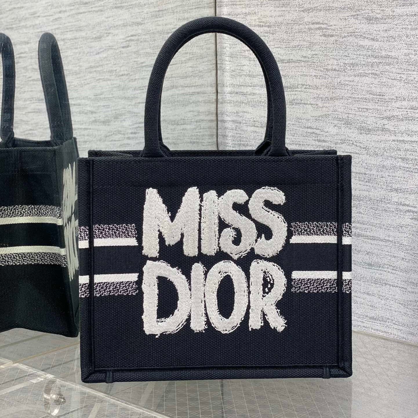 D-Book Tote