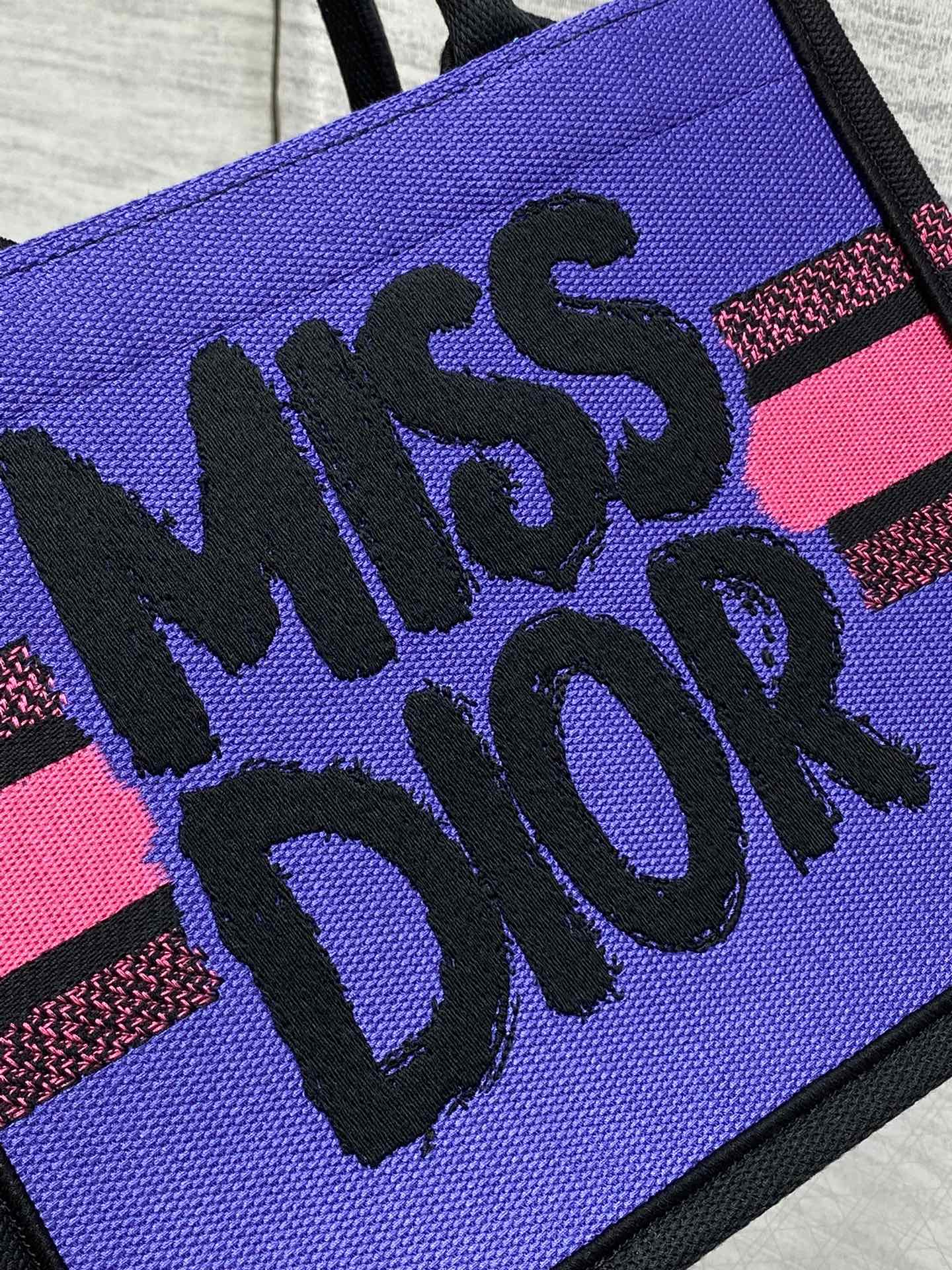 D-Book Tote