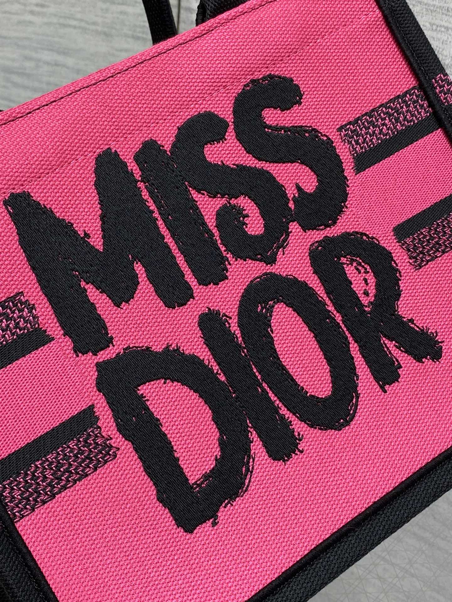D-Book Tote