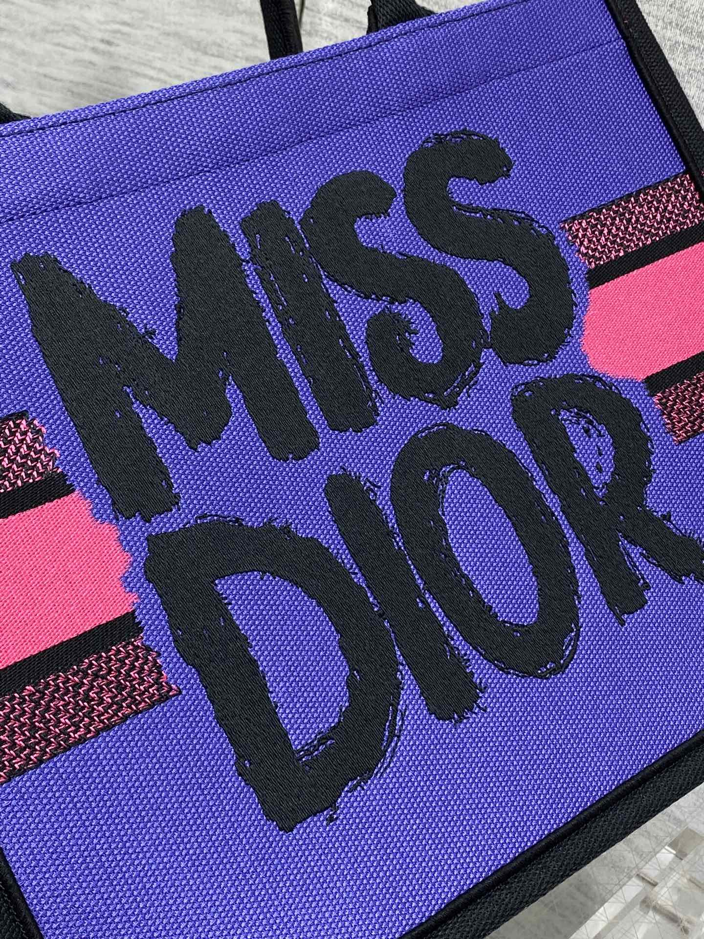 D-Book Tote