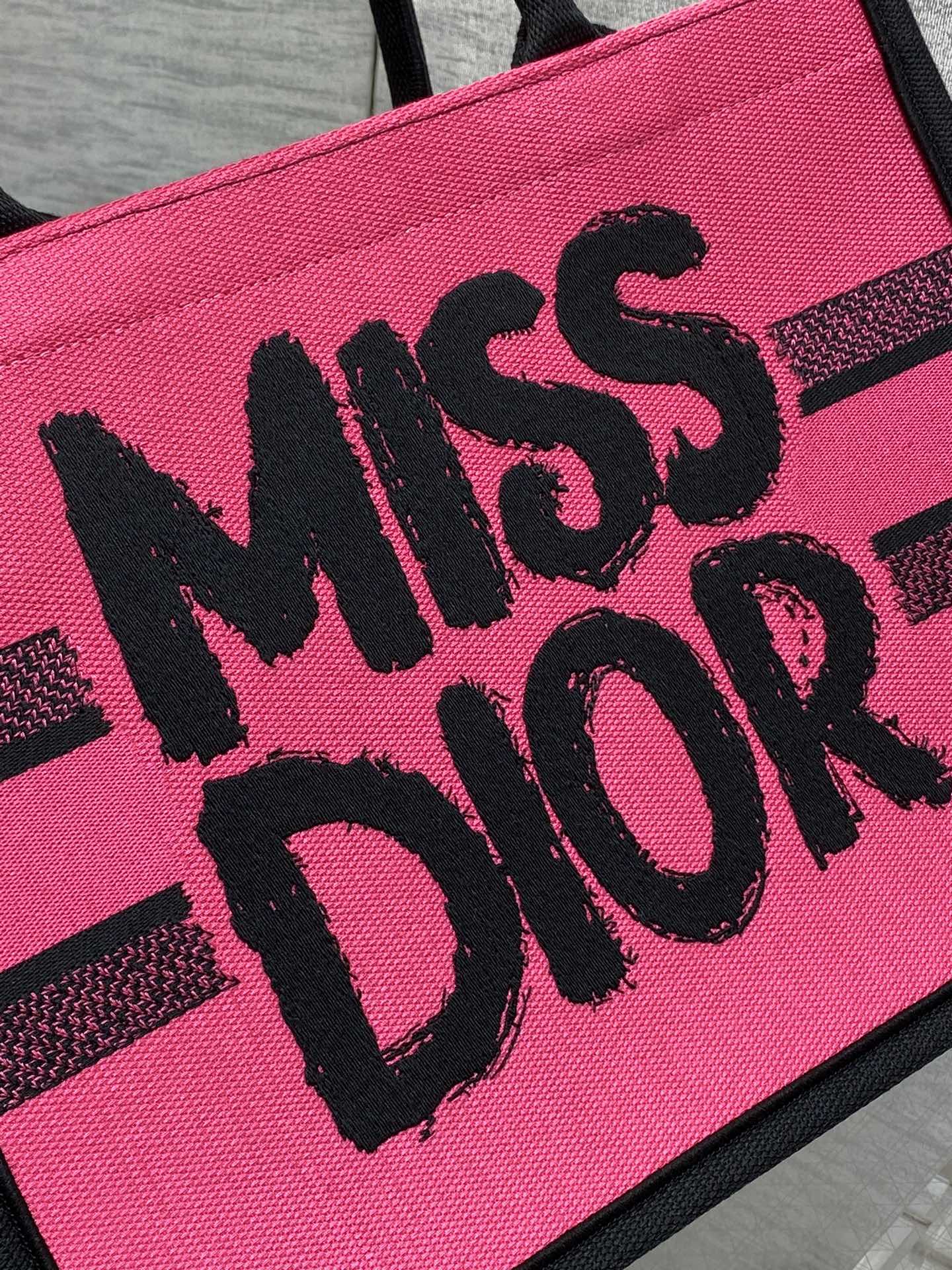 D-Book Tote
