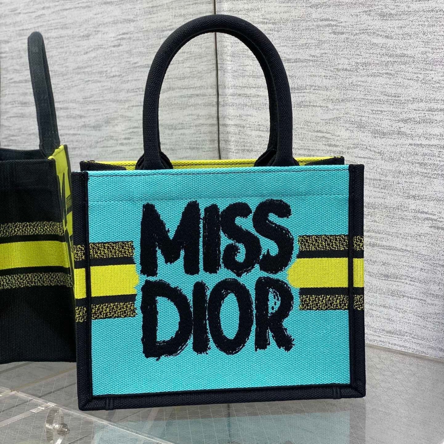 D-Book Tote