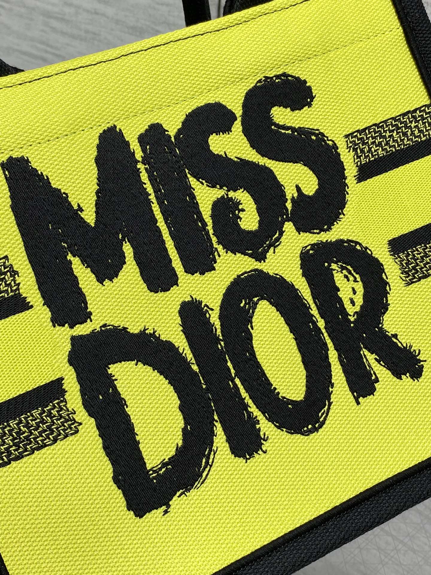 D-Book Tote