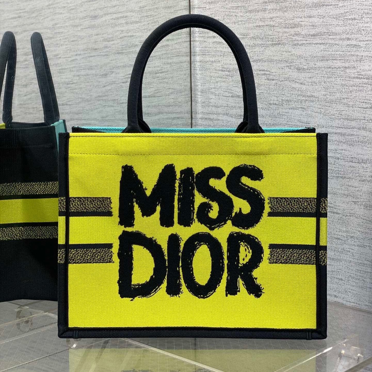 D-Book Tote