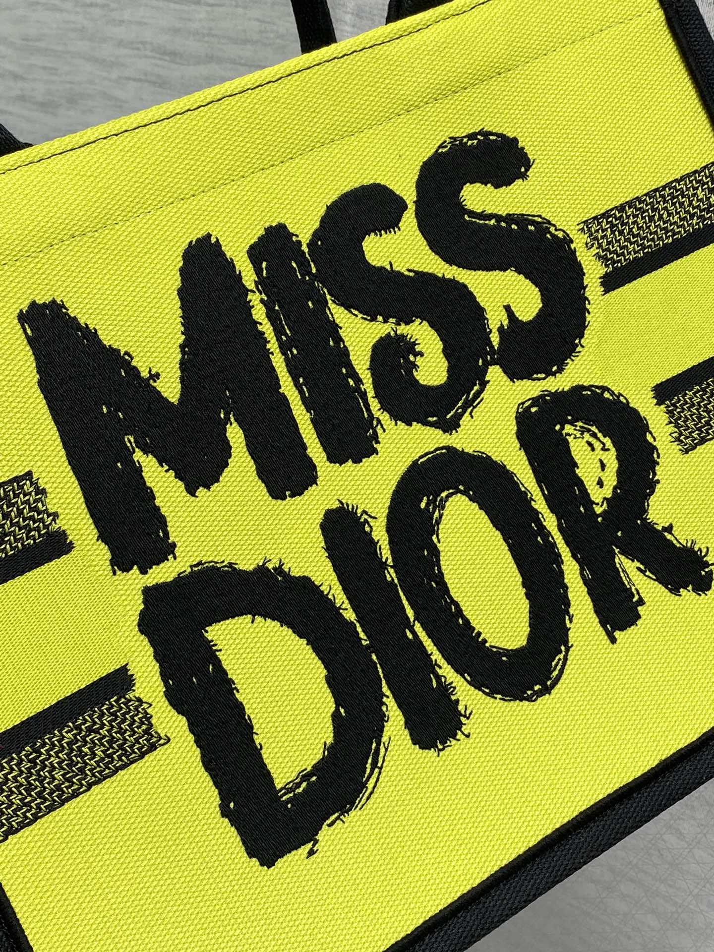 D-Book Tote