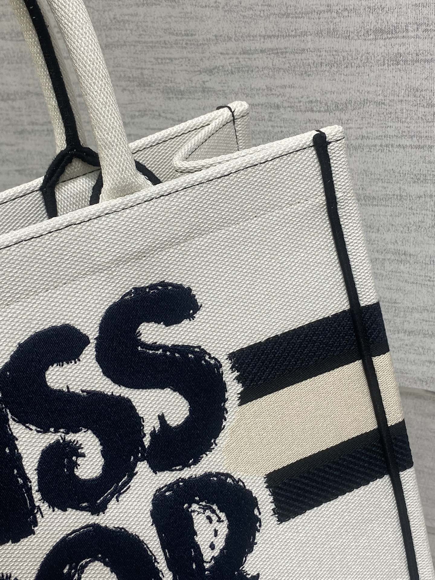 D-Book Tote