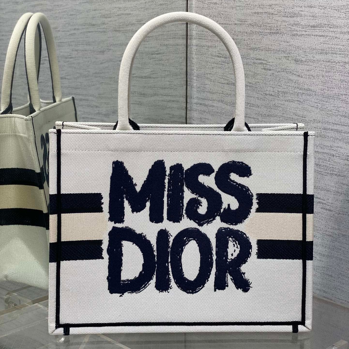 D-Book Tote