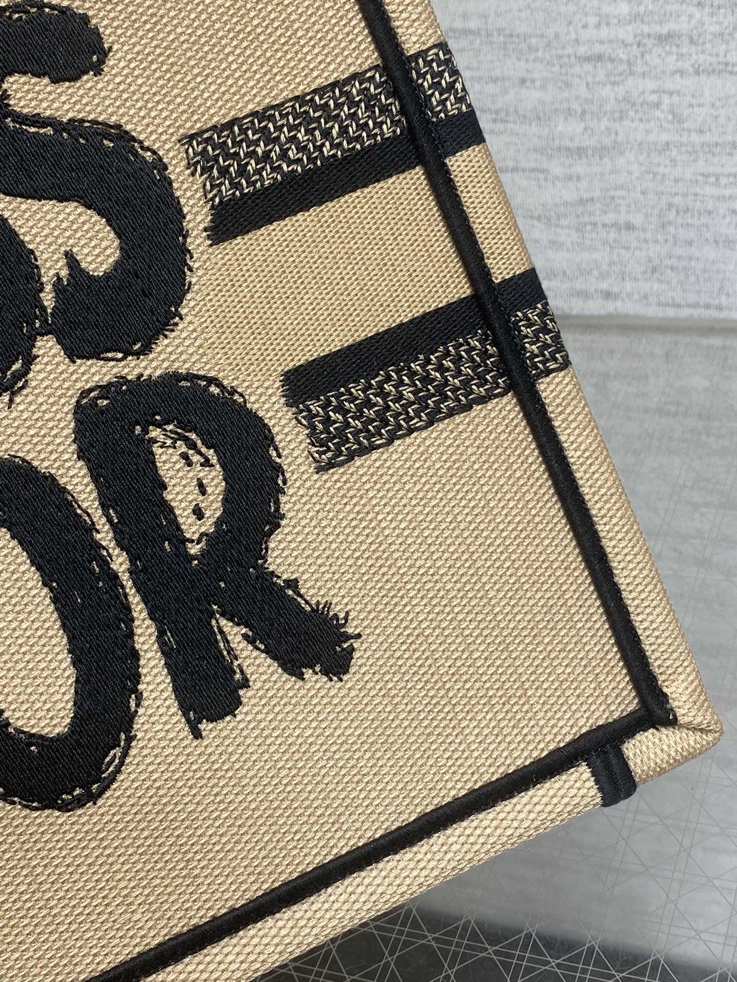 D-Book Tote