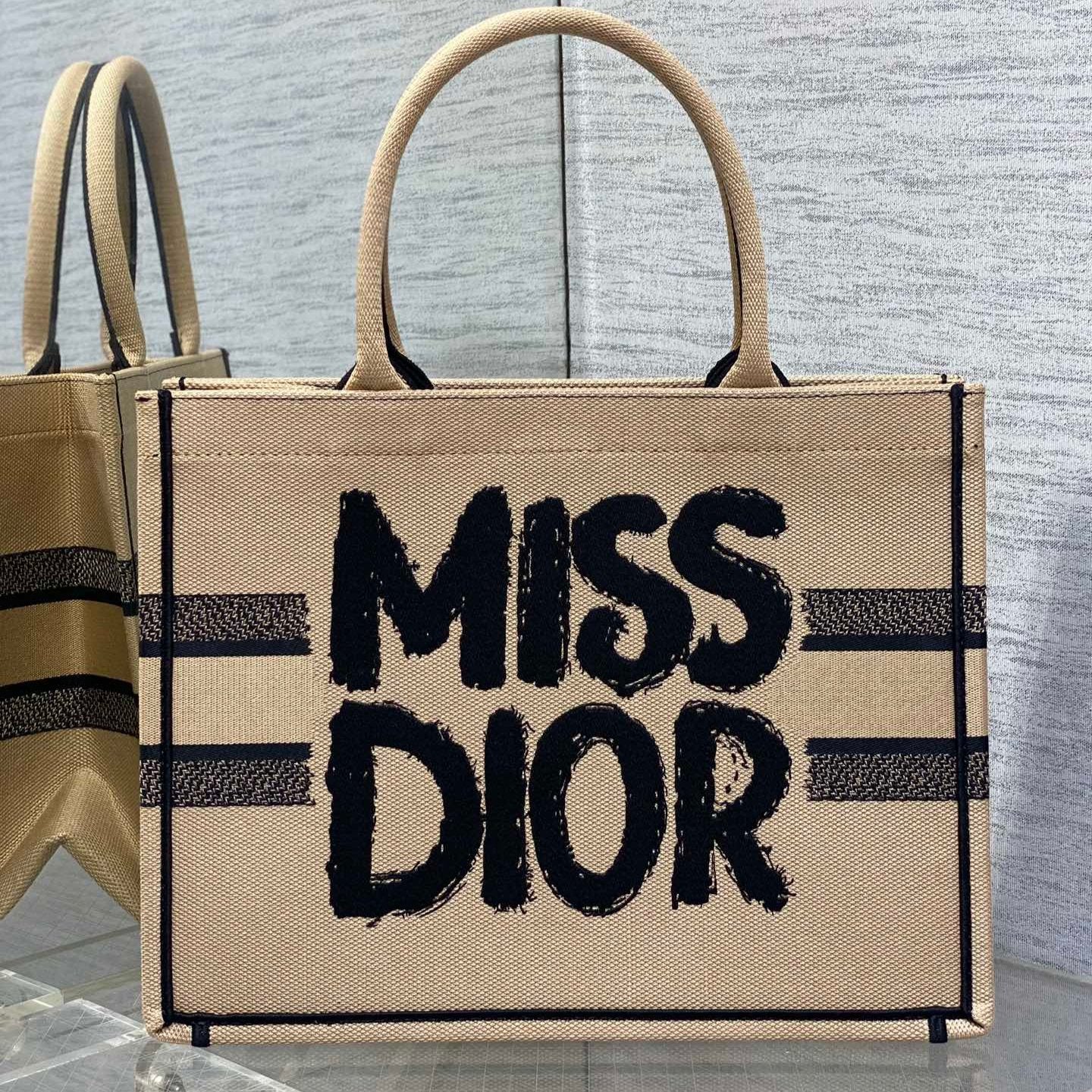 D-Book Tote