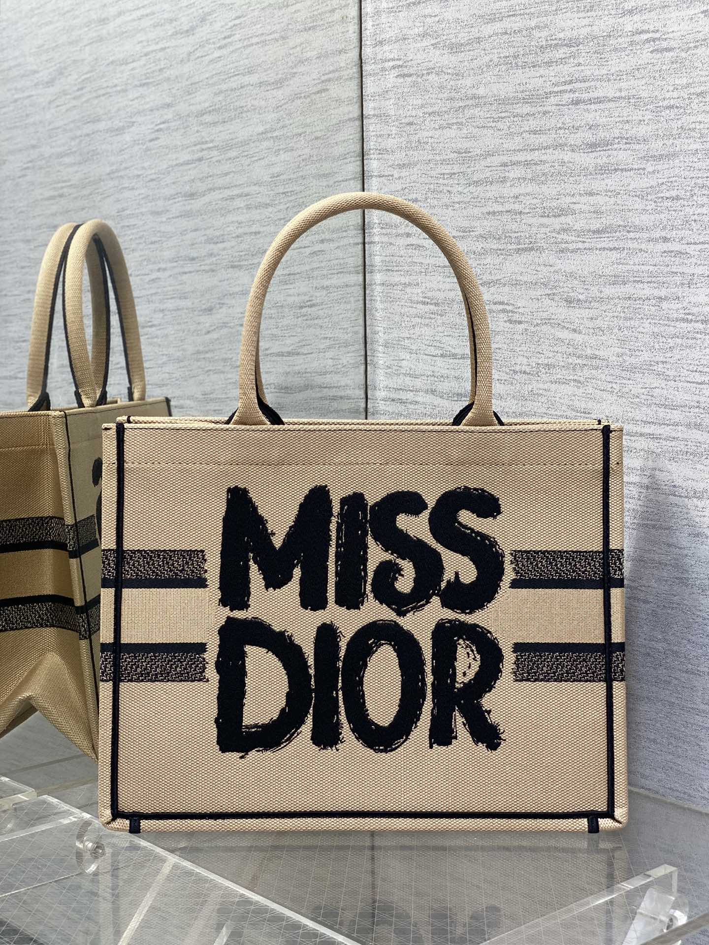 D-Book Tote