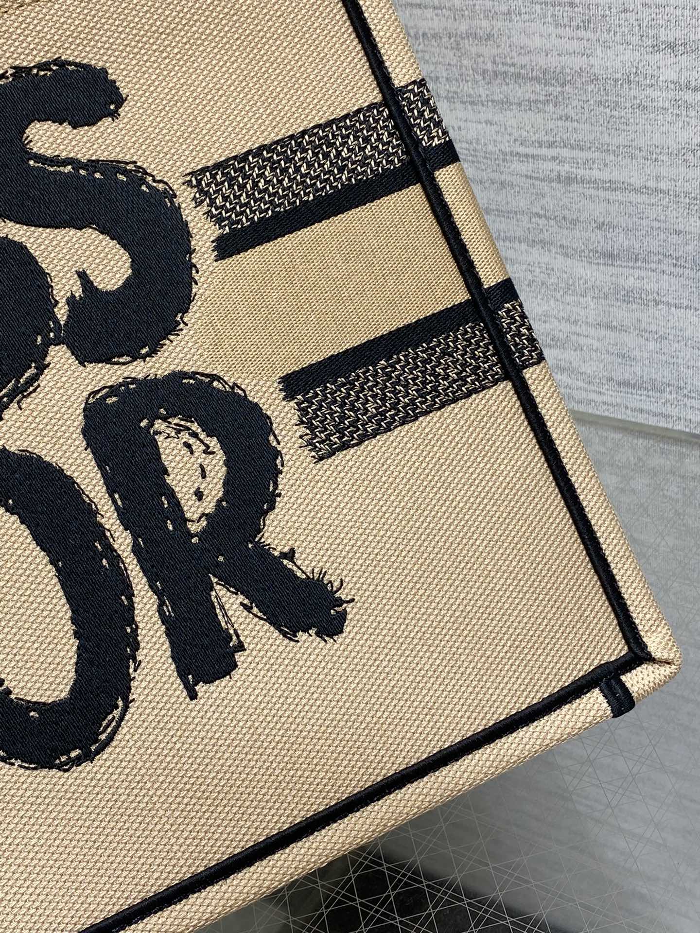 D-Book Tote