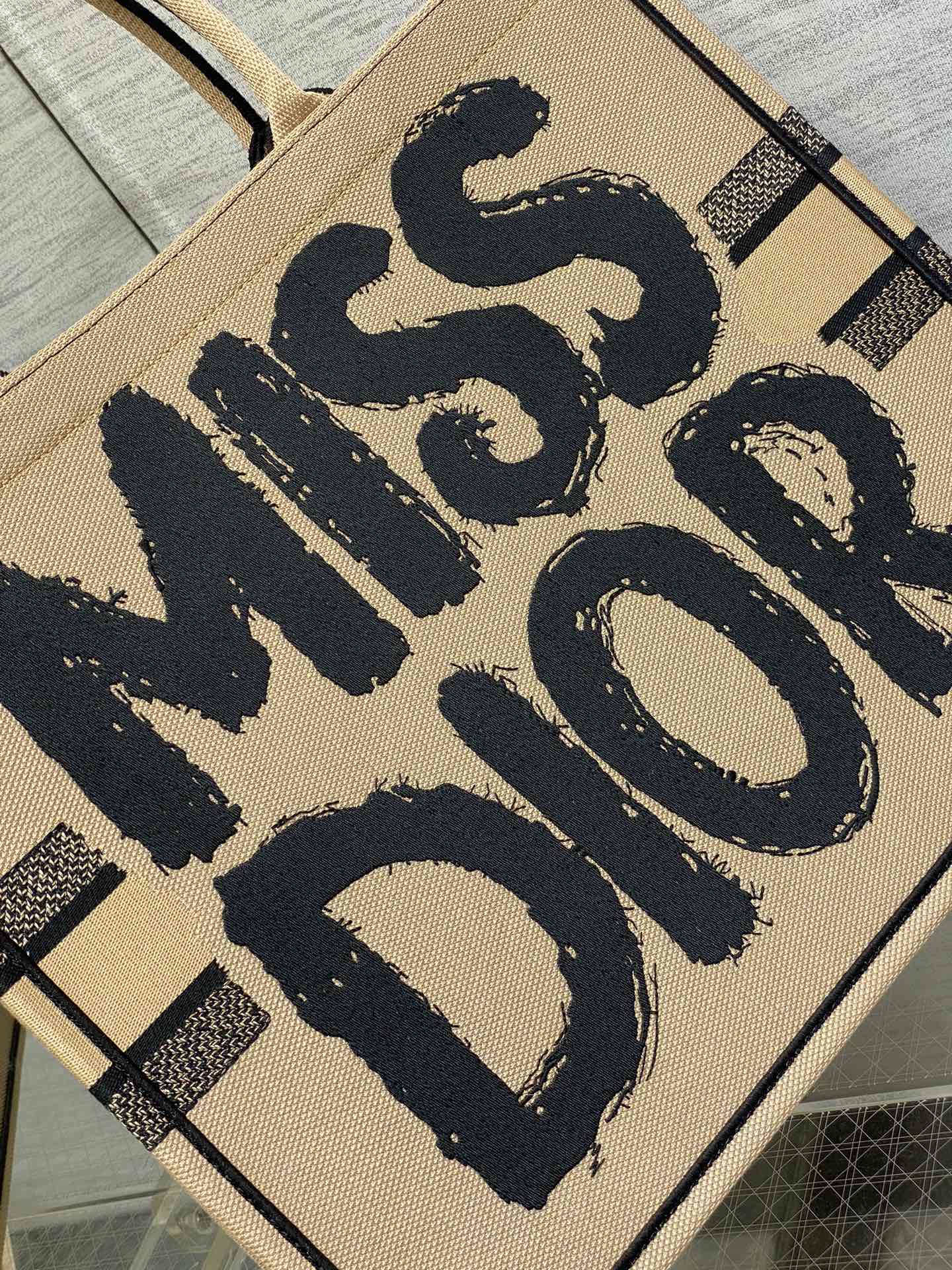 D-Book Tote