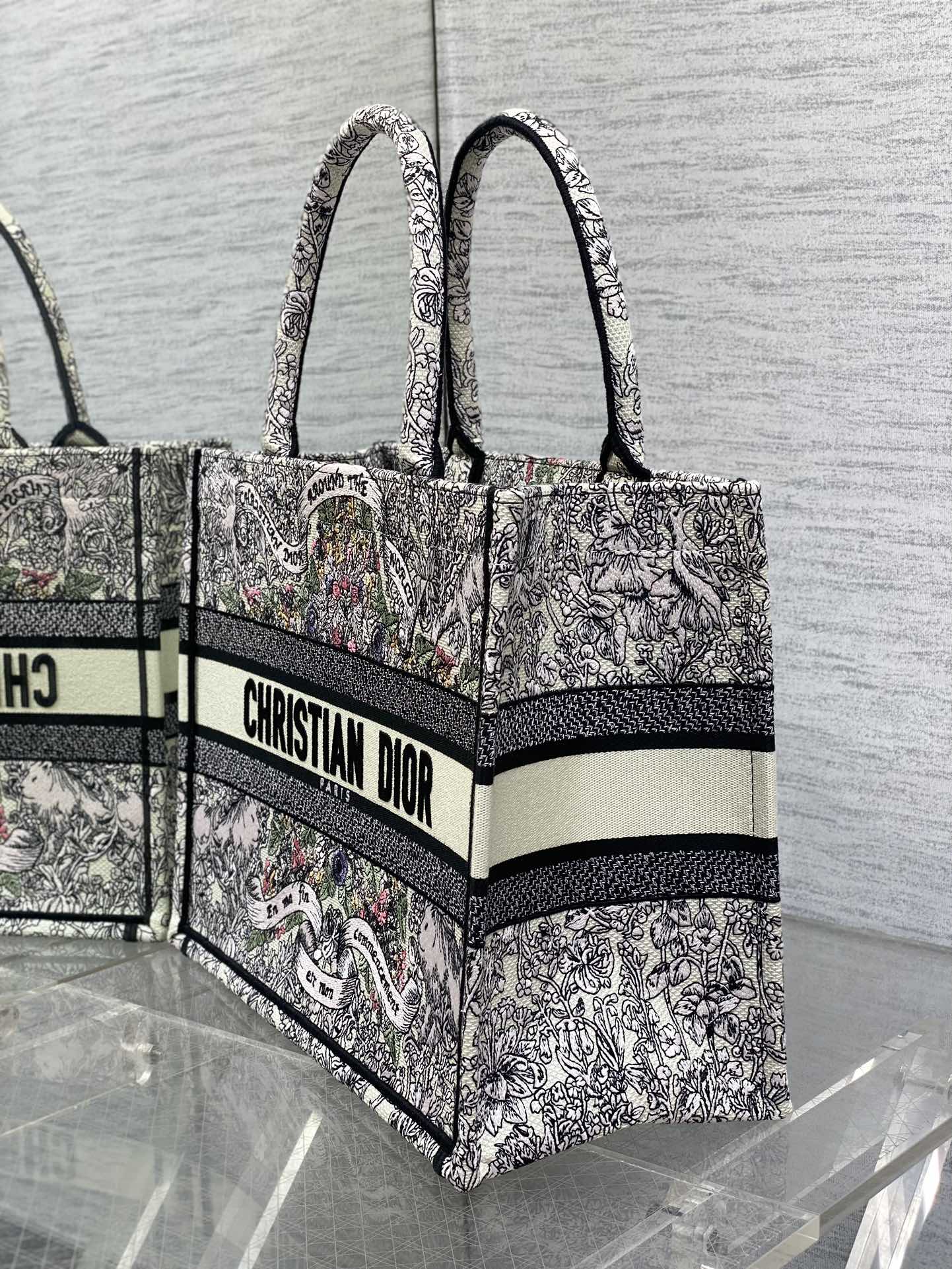 D-Book Tote