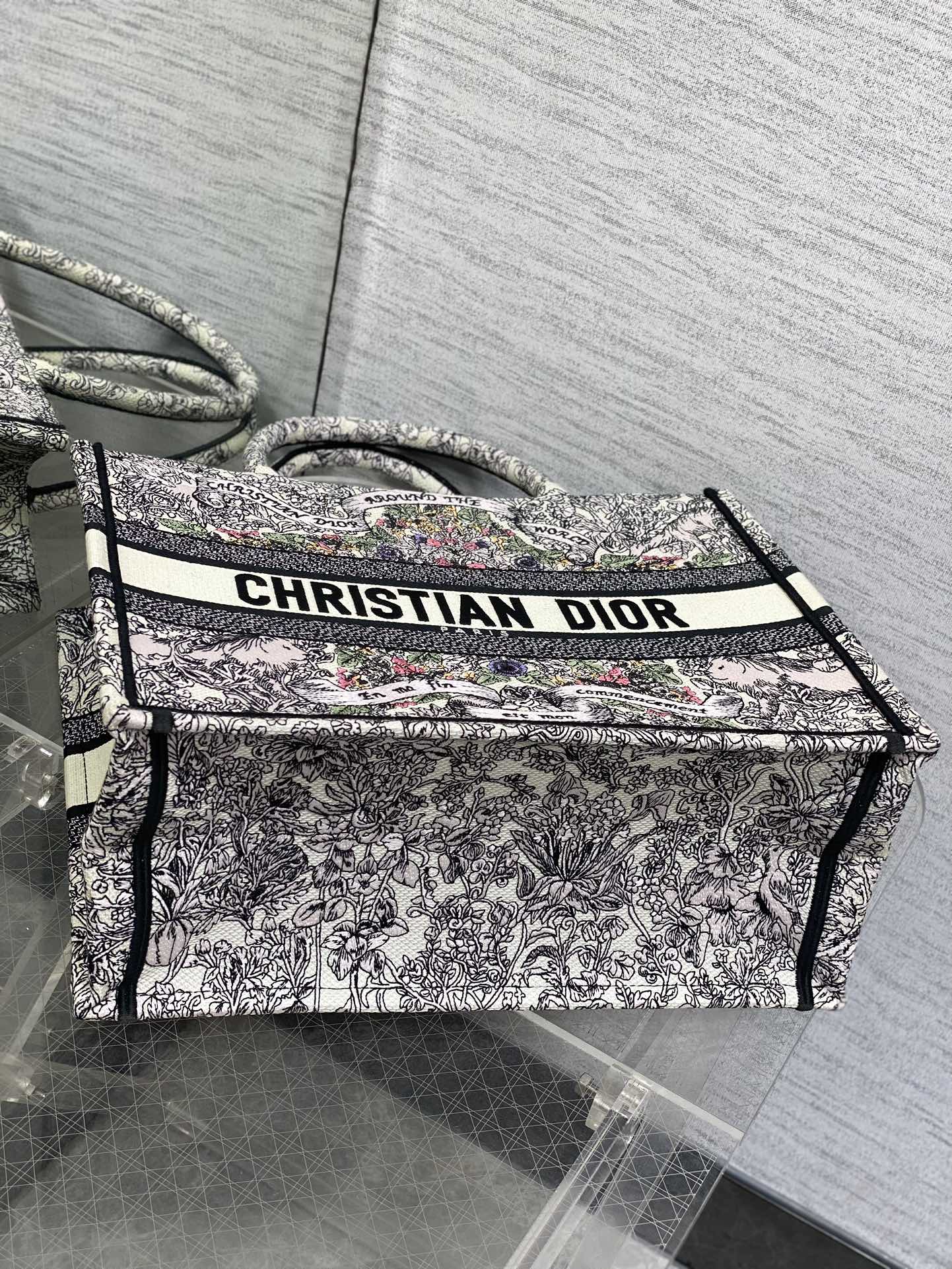 D-Book Tote