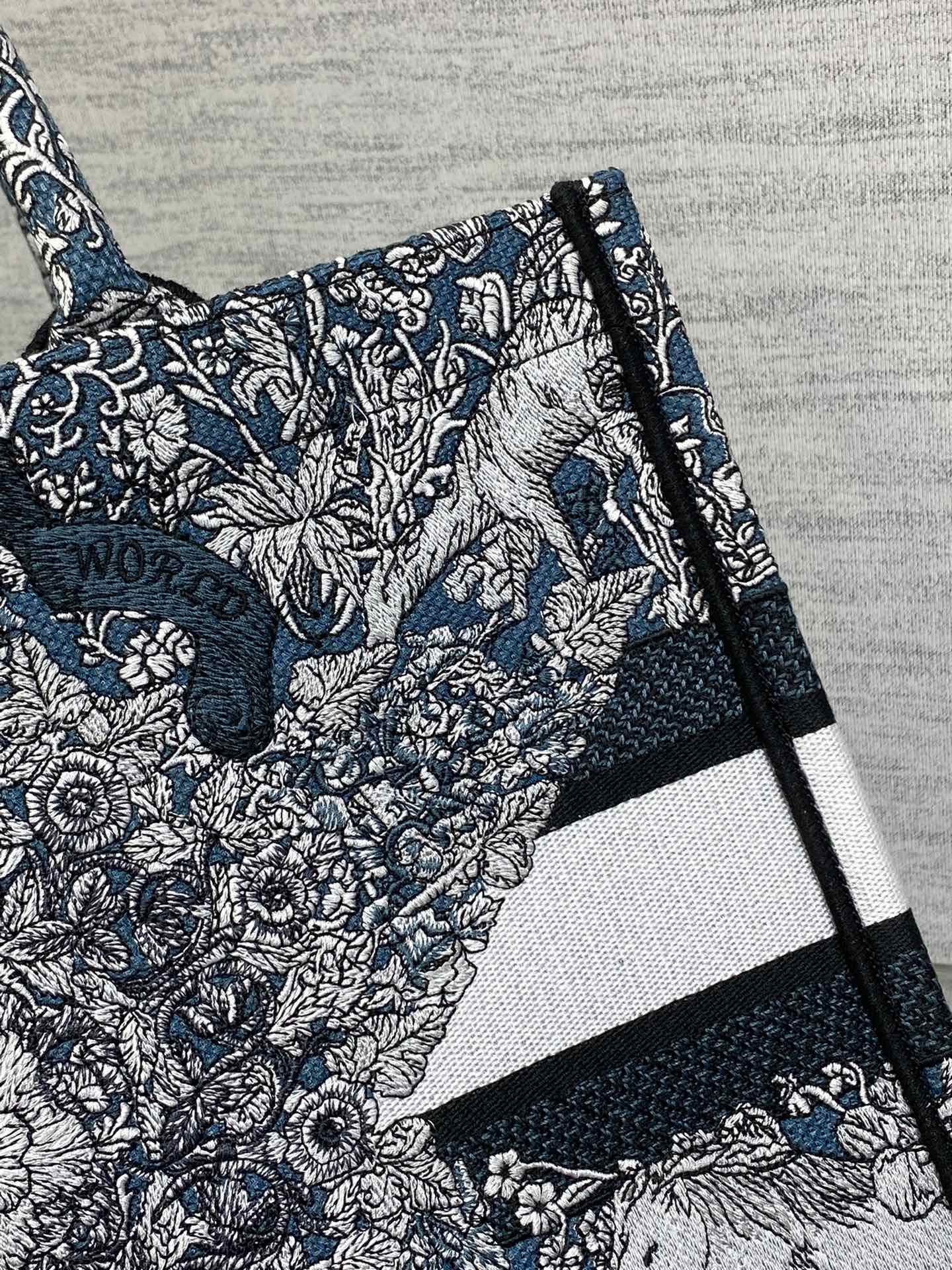D-Book Tote