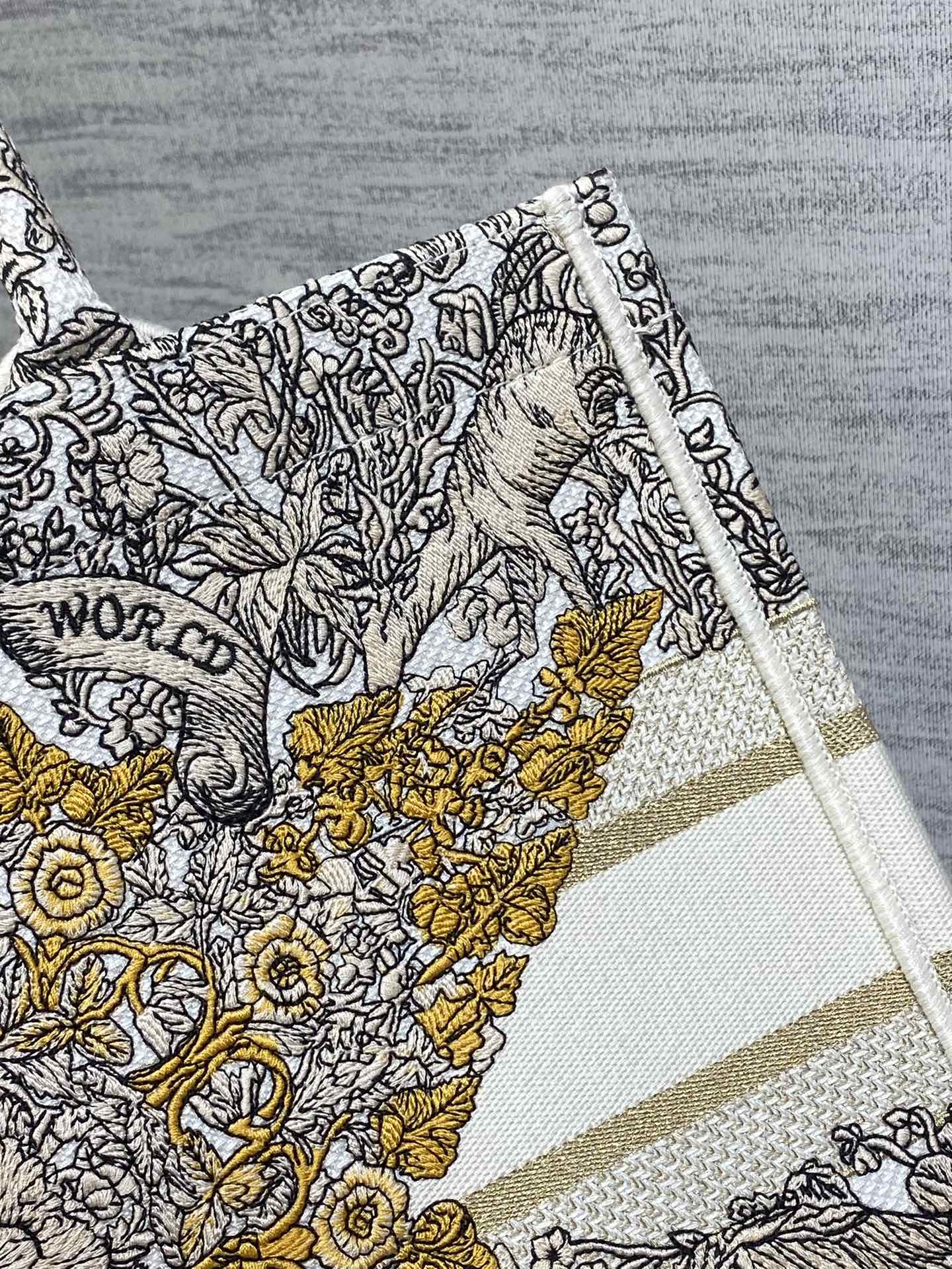 D-Book Tote