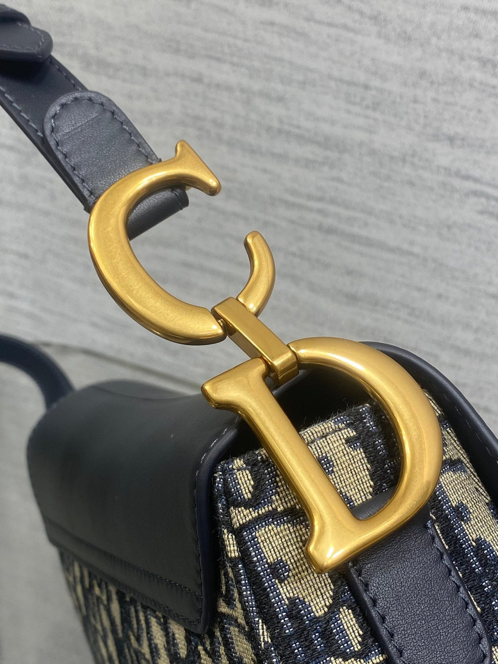 D-Saddle