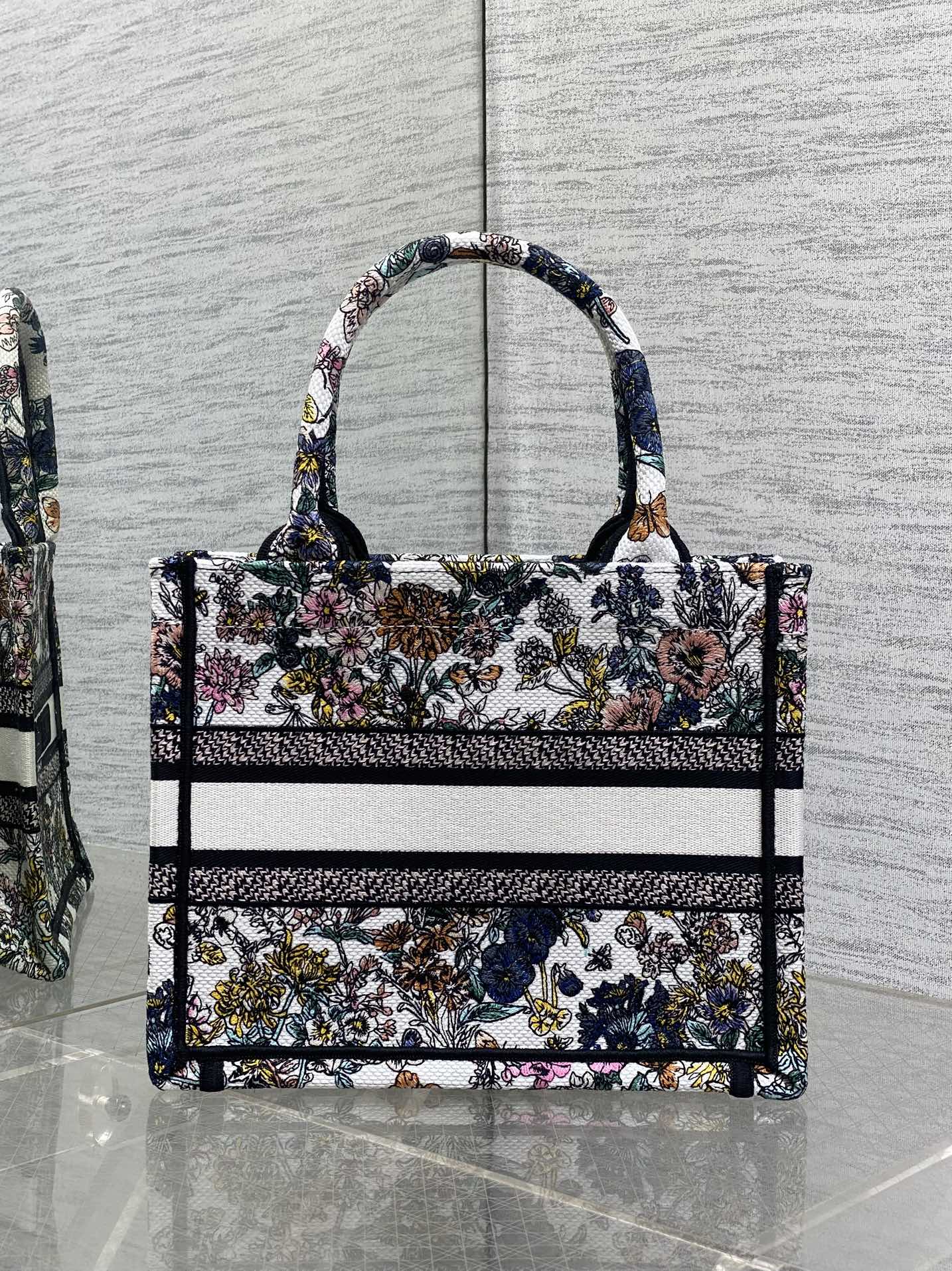 D-Book Tote