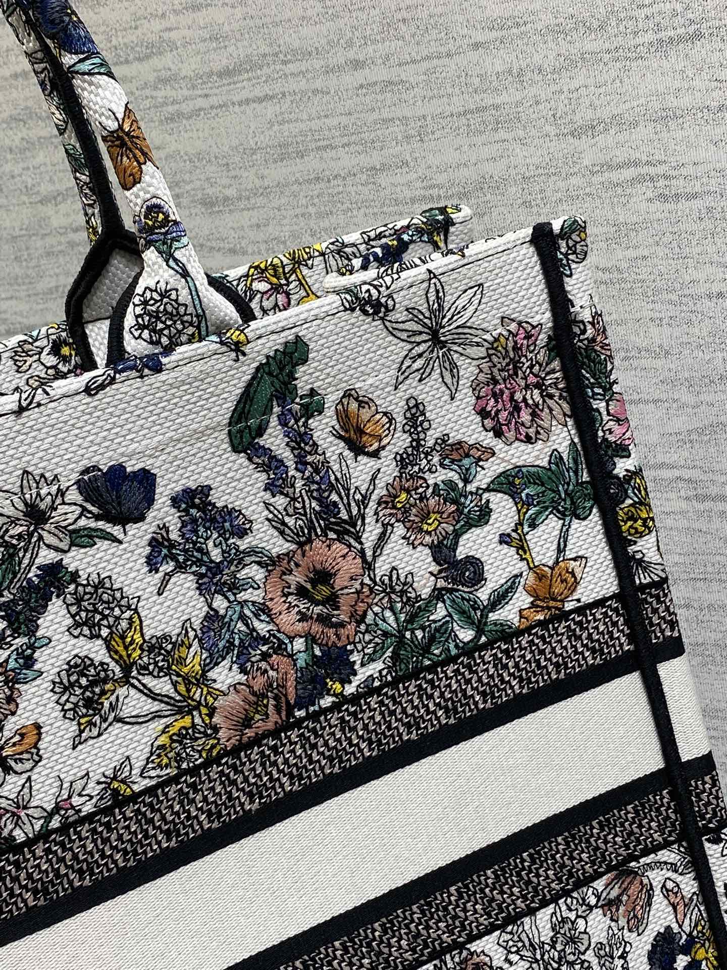 D-Book Tote