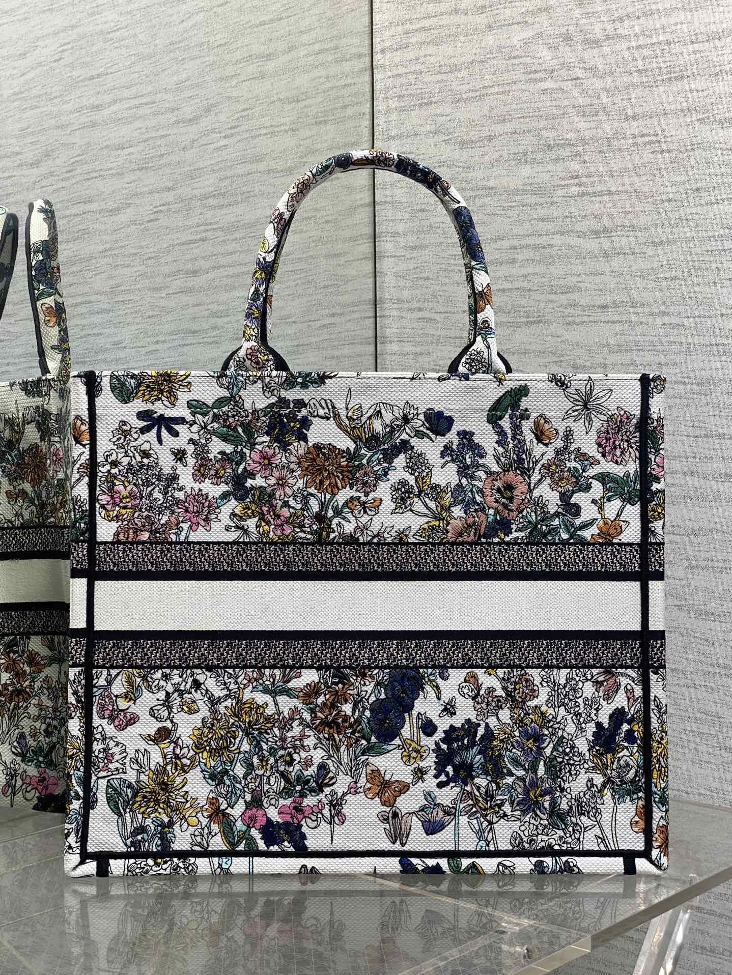 D-Book Tote