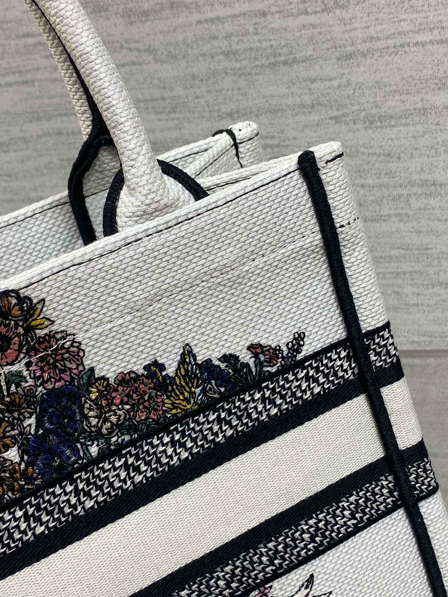 D-Book Tote