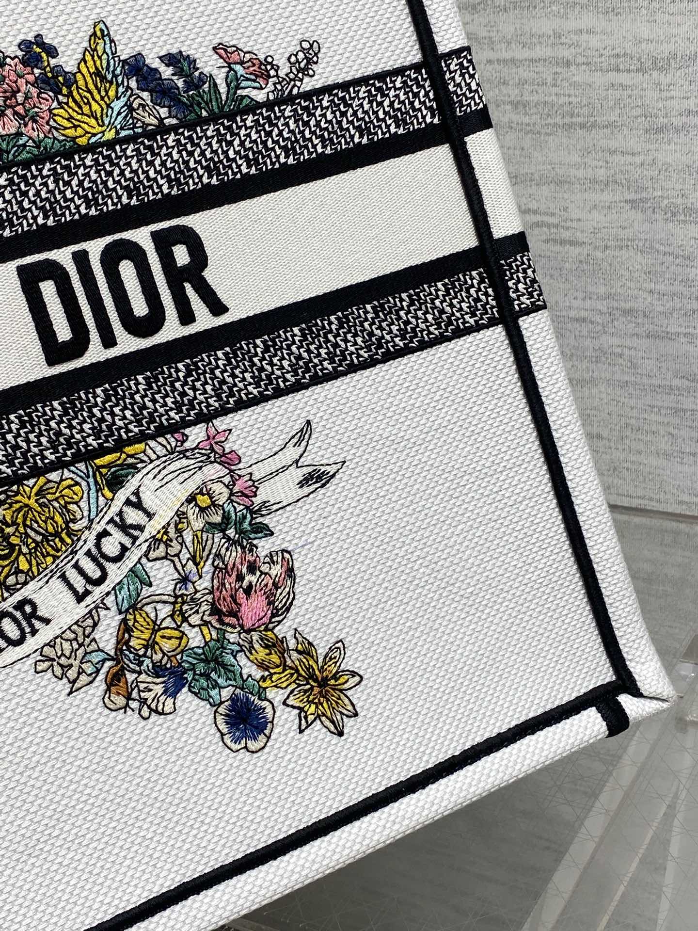 D-Book Tote