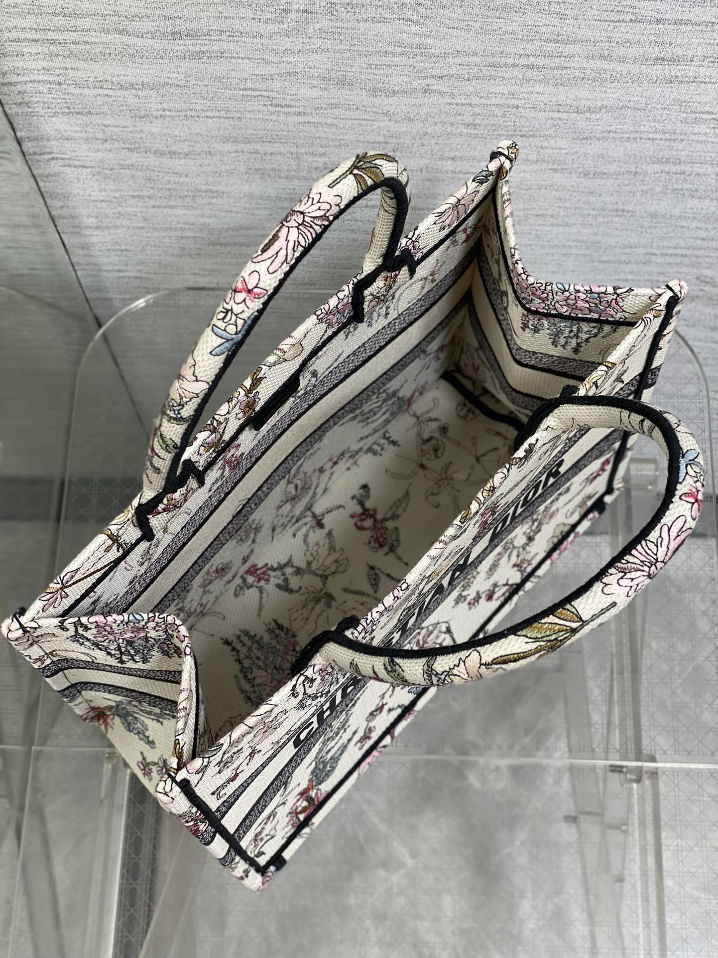 D-Book Tote