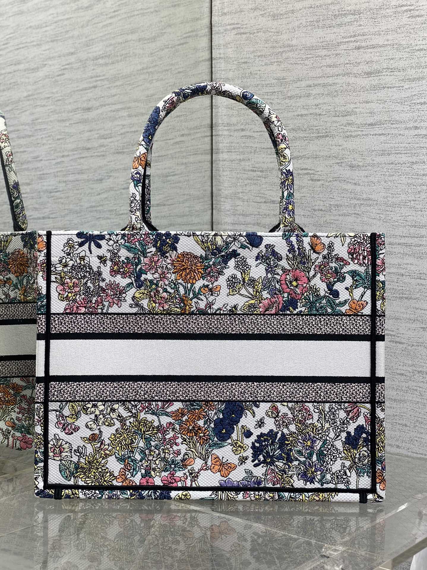D-Book Tote