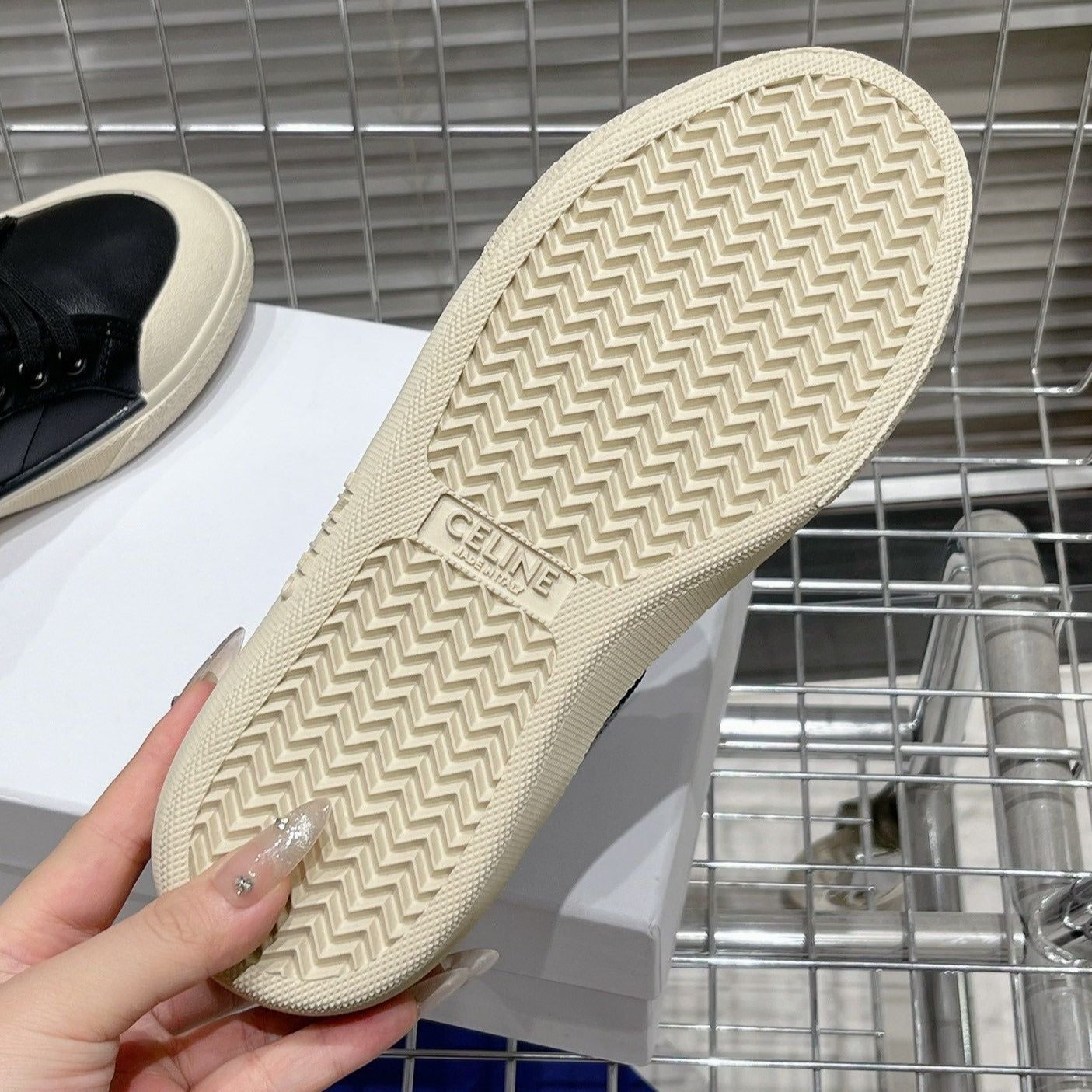 S-Sneakers