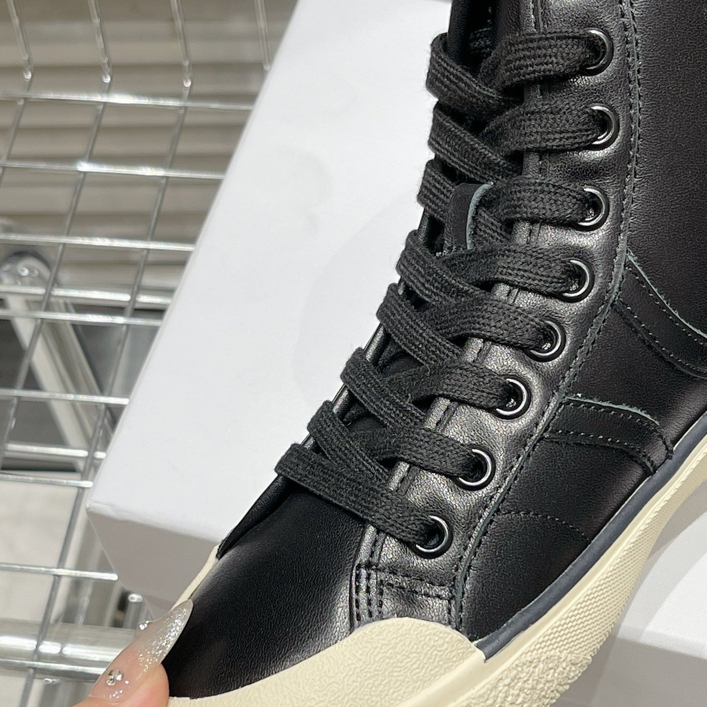 S-Sneakers
