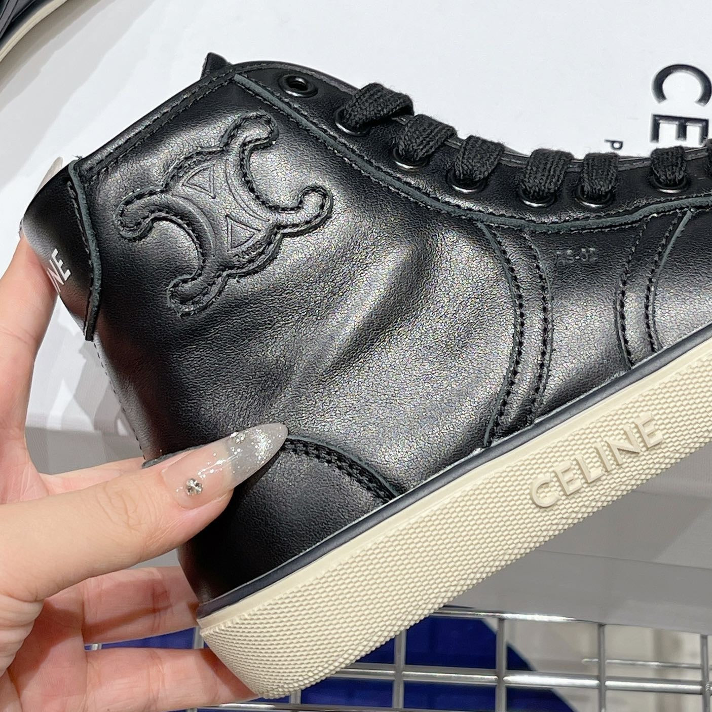 S-Sneakers