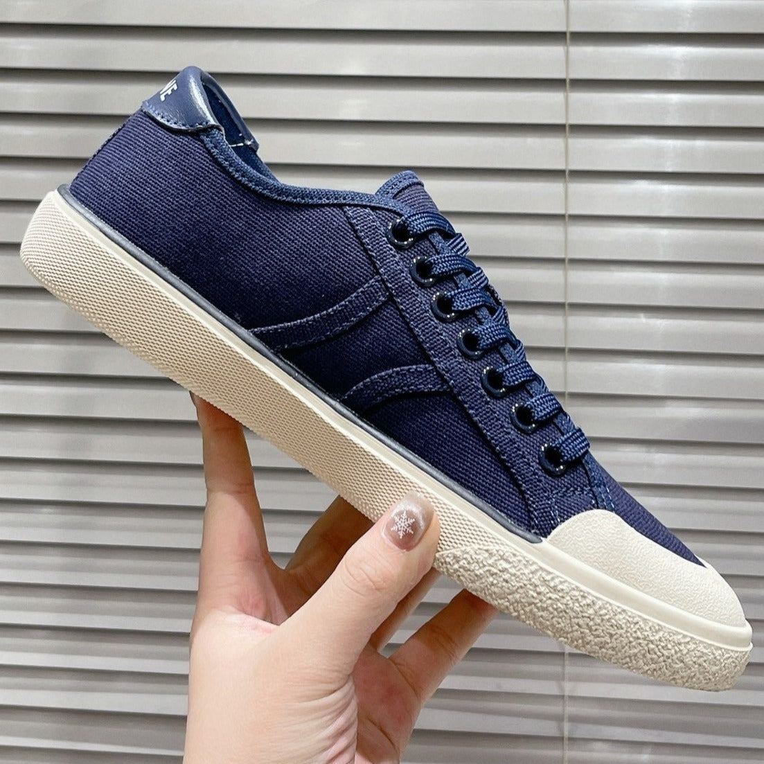 S-Sneakers