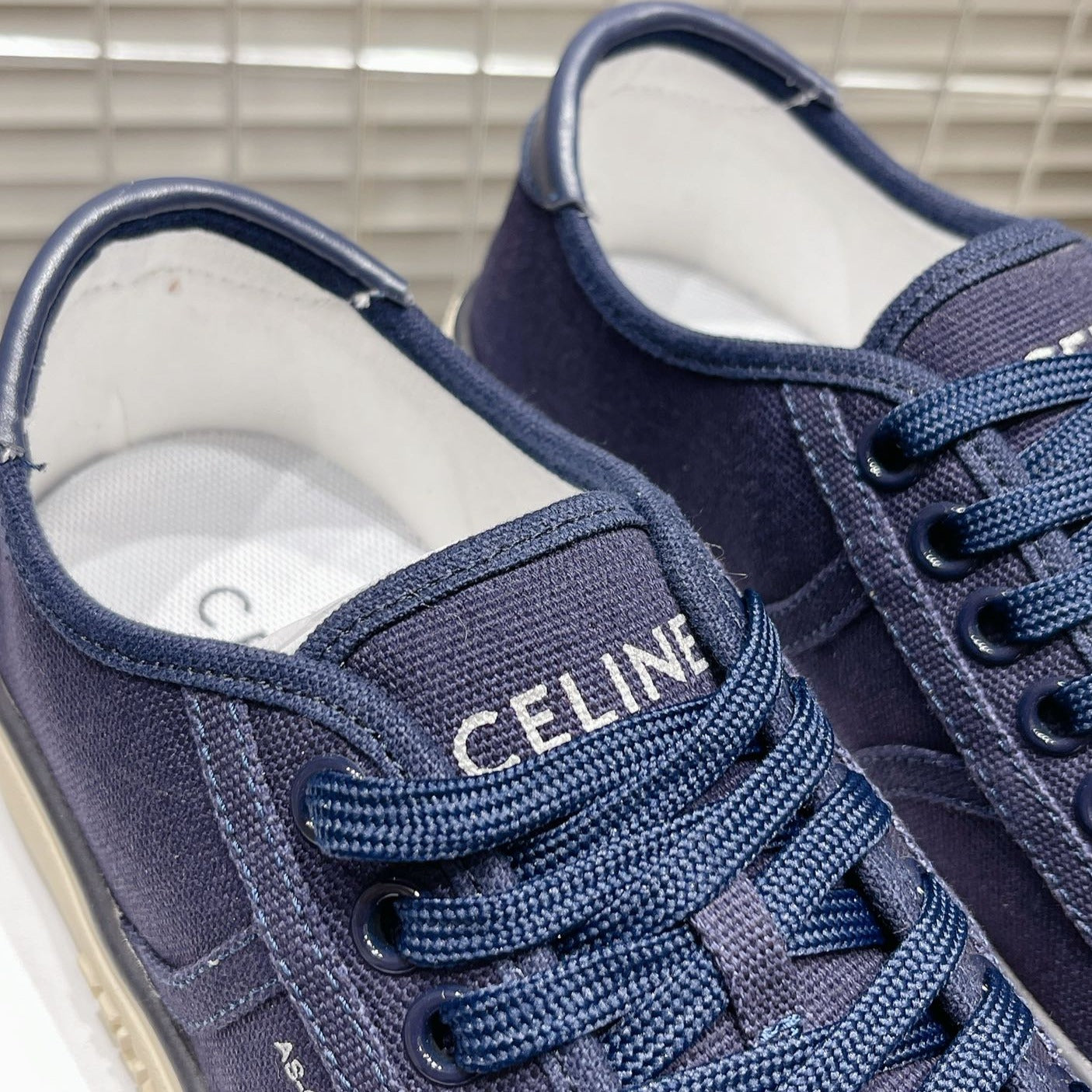 S-Sneakers