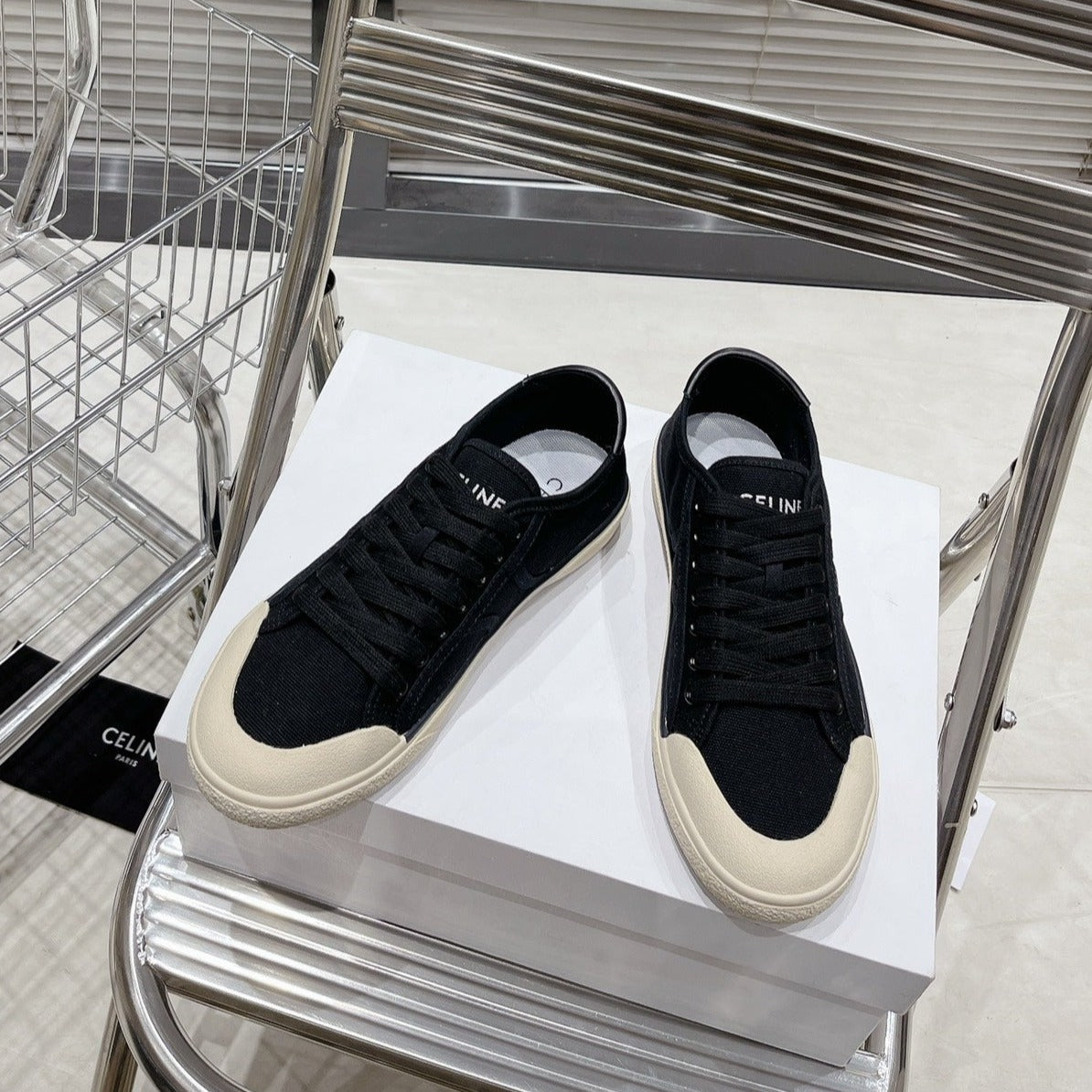 S-Sneakers