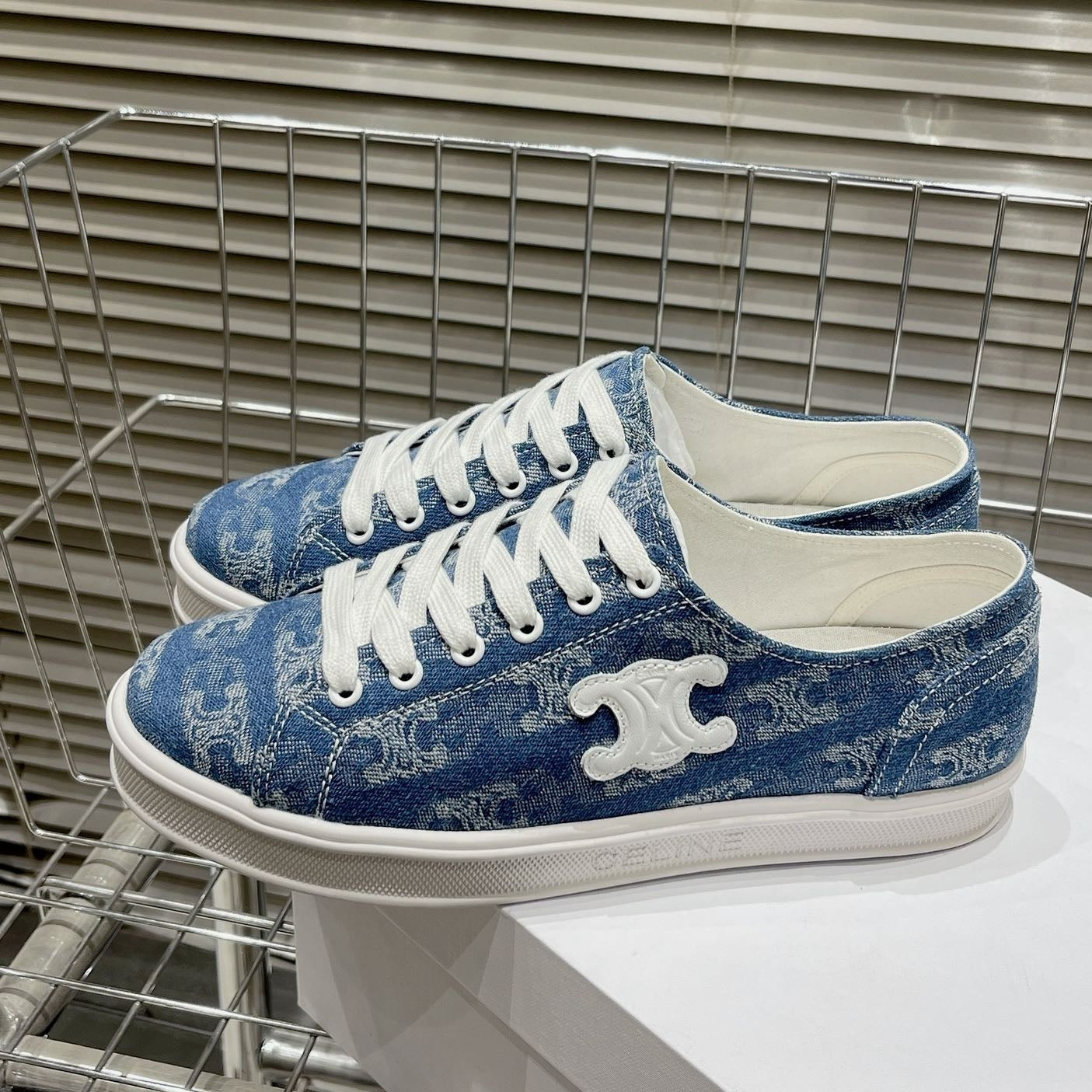 S-Sneakers