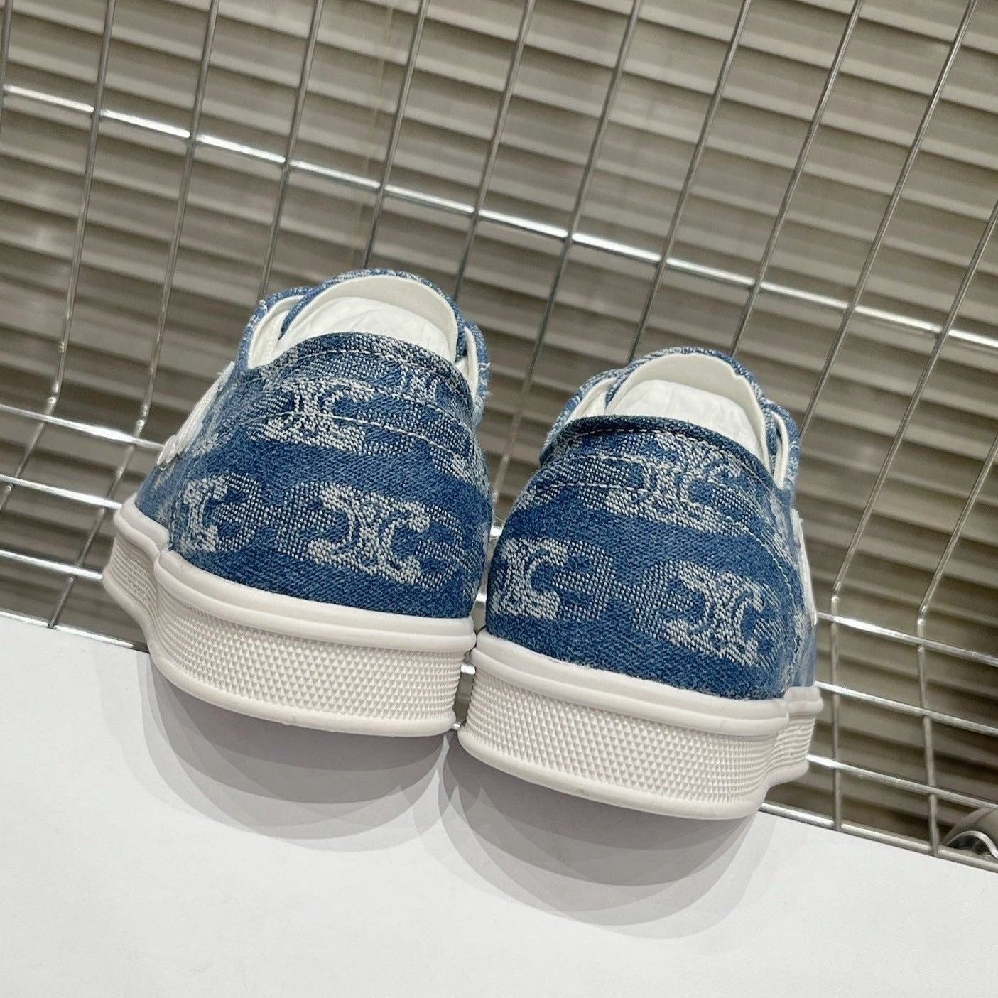 S-Sneakers