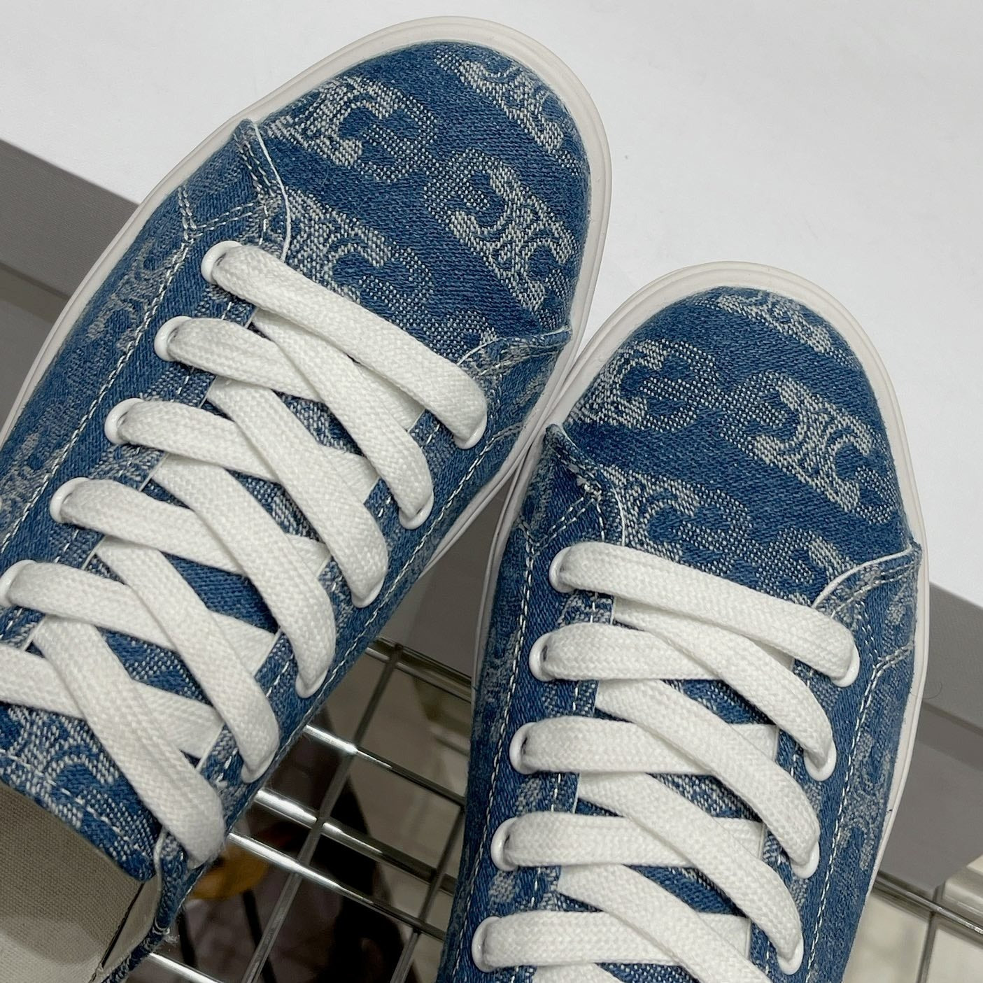 S-Sneakers