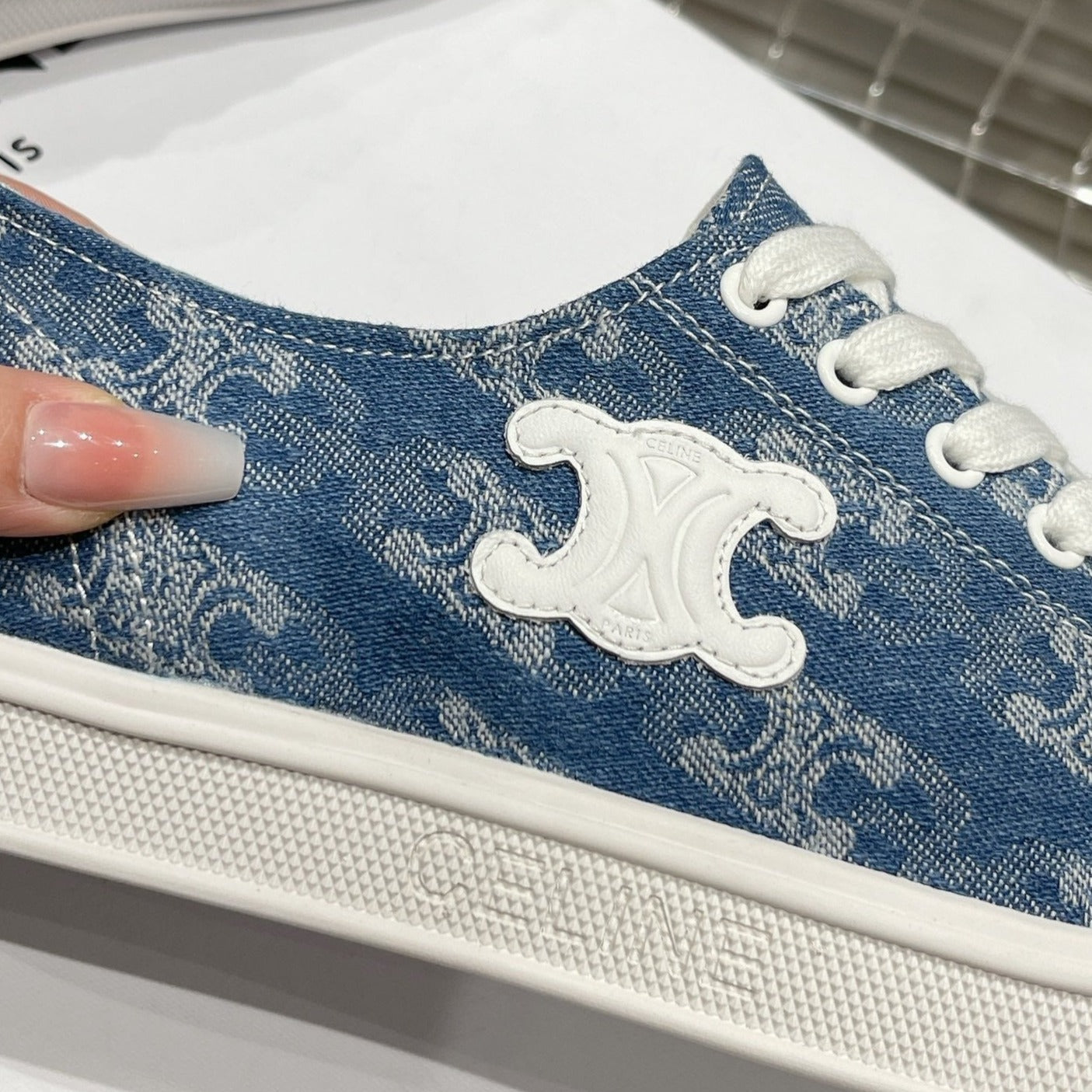 S-Sneakers